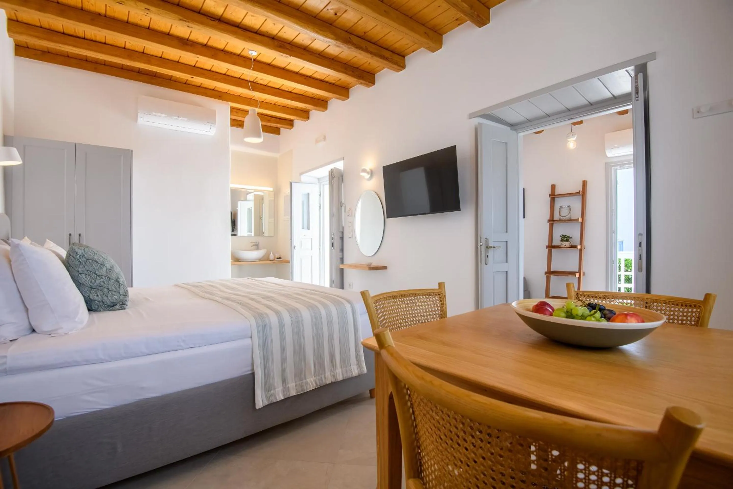 Photo of the whole room, Bed in Castle Mansions