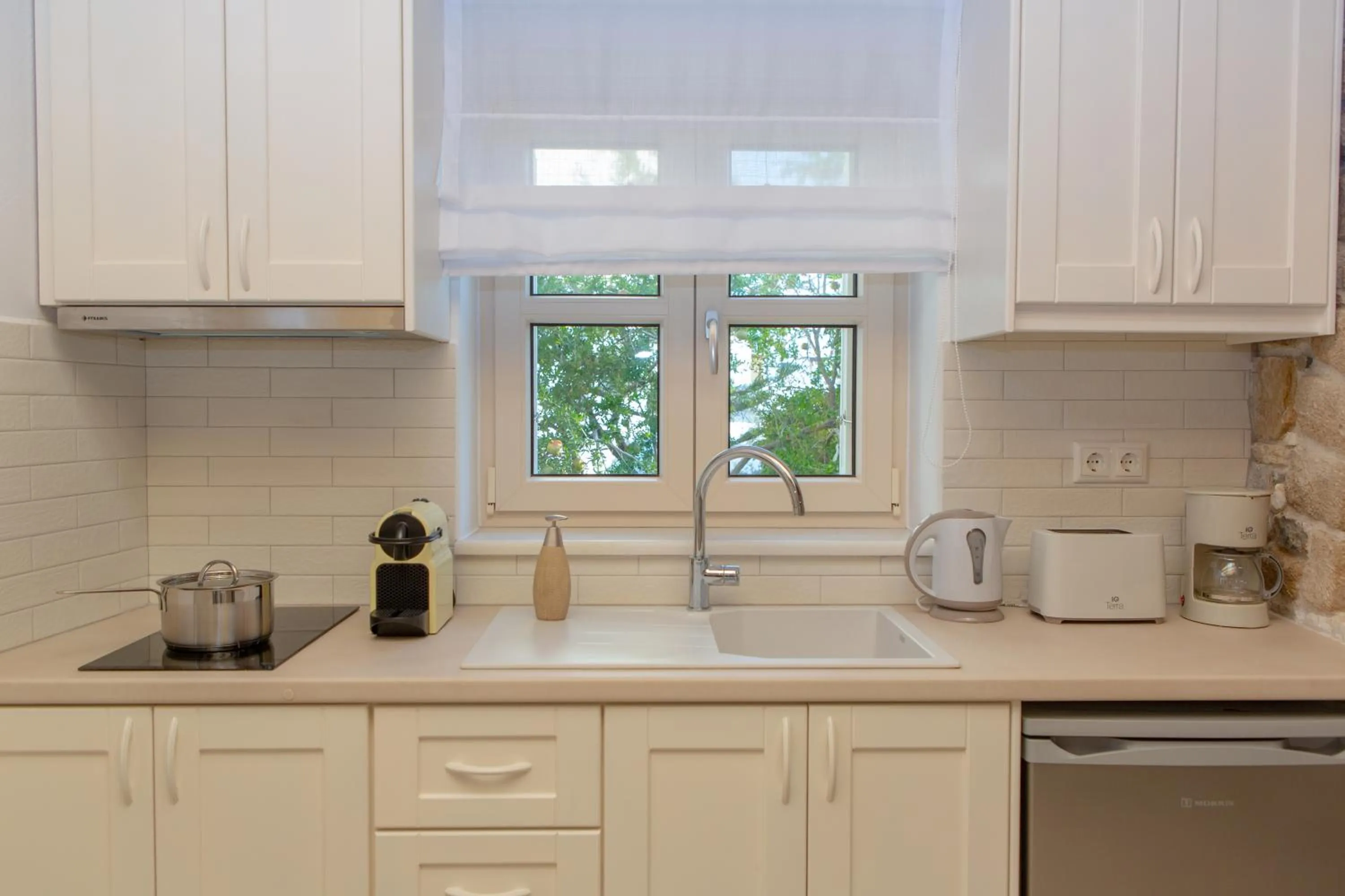 Kitchen or kitchenette in Castle Mansions