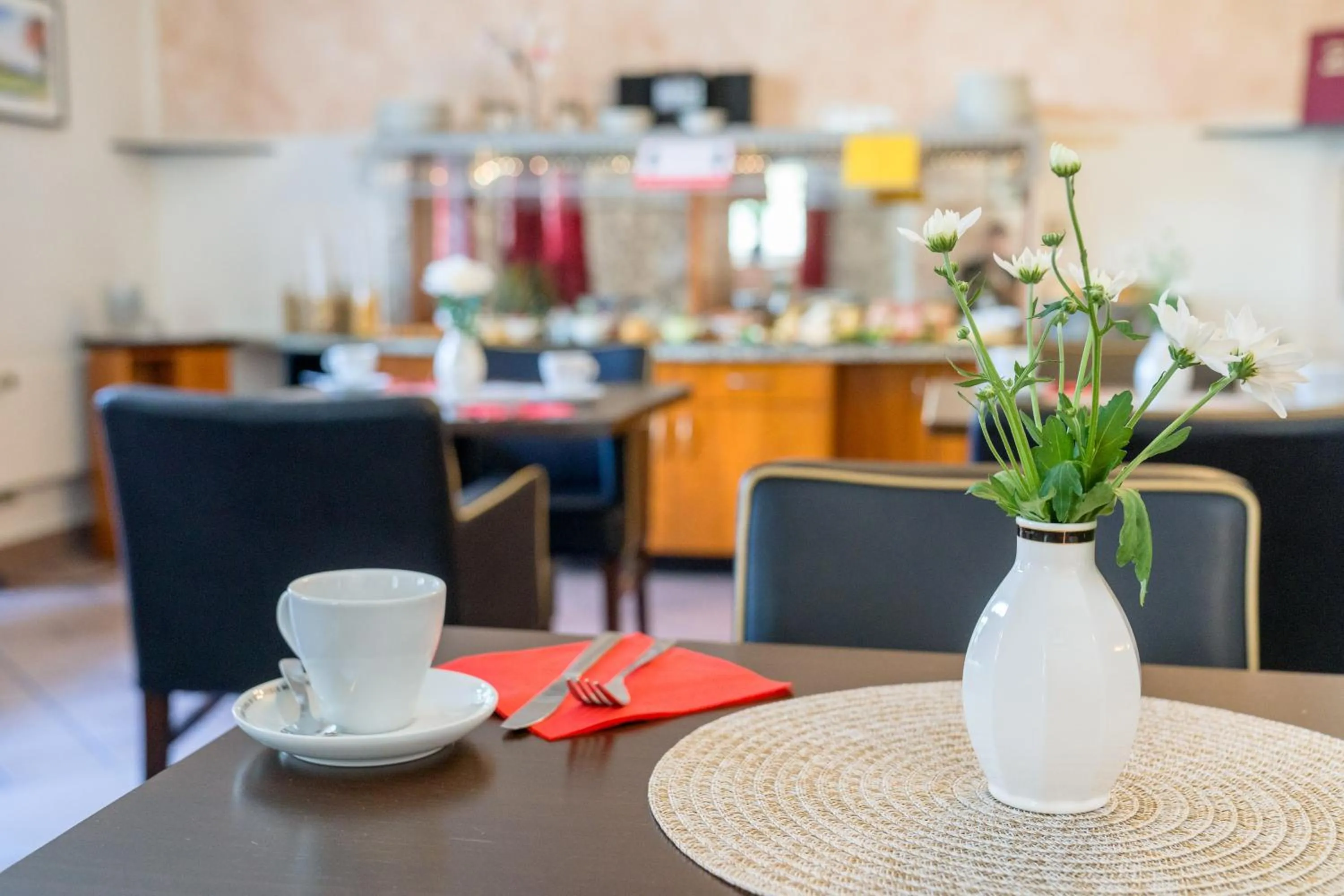 Restaurant/places to eat in Sax Imperial