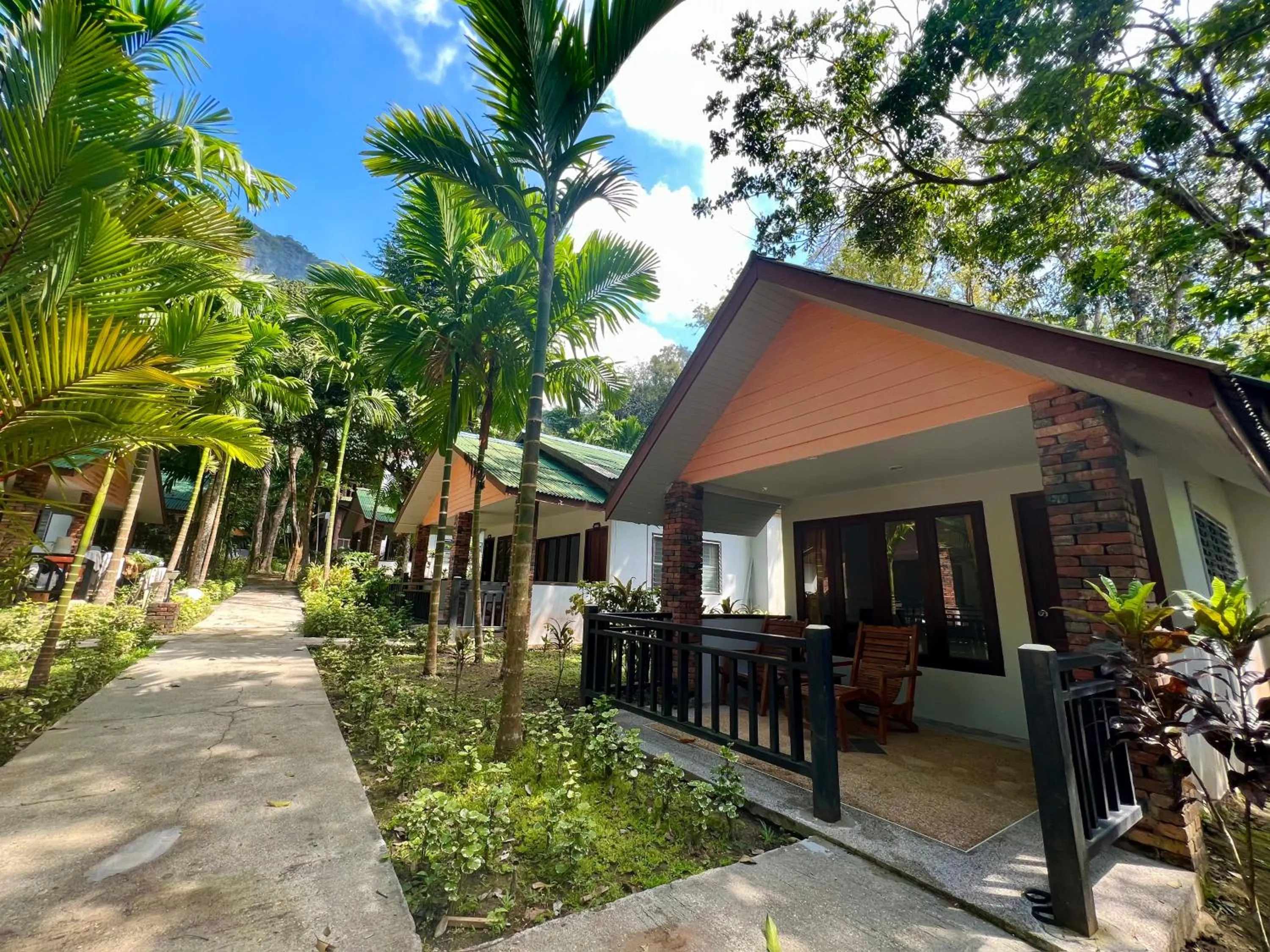 Property building in Dream Valley Resort, Tonsai Beach