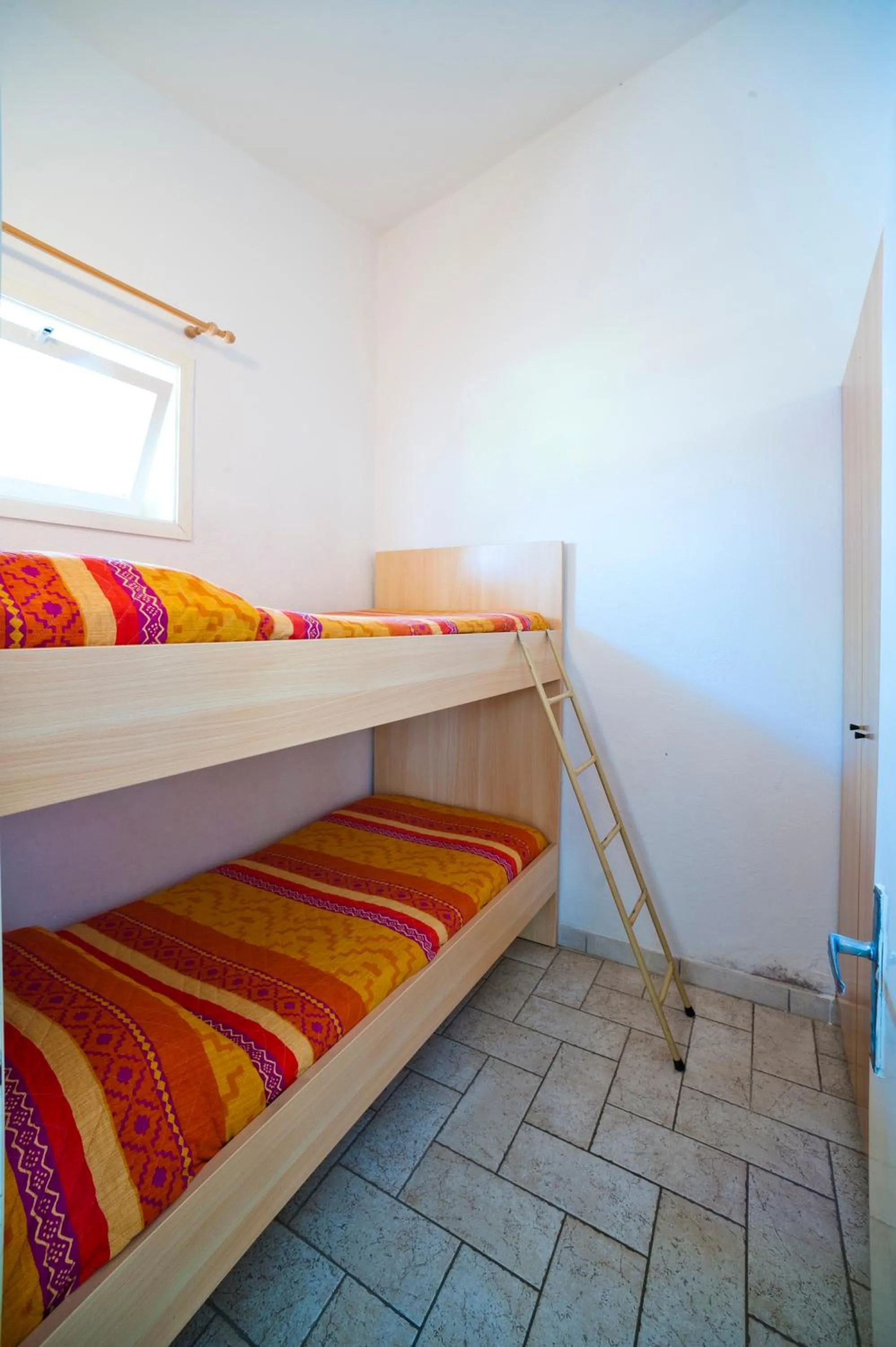 Day, Bed in Camping Cisano - San Vito