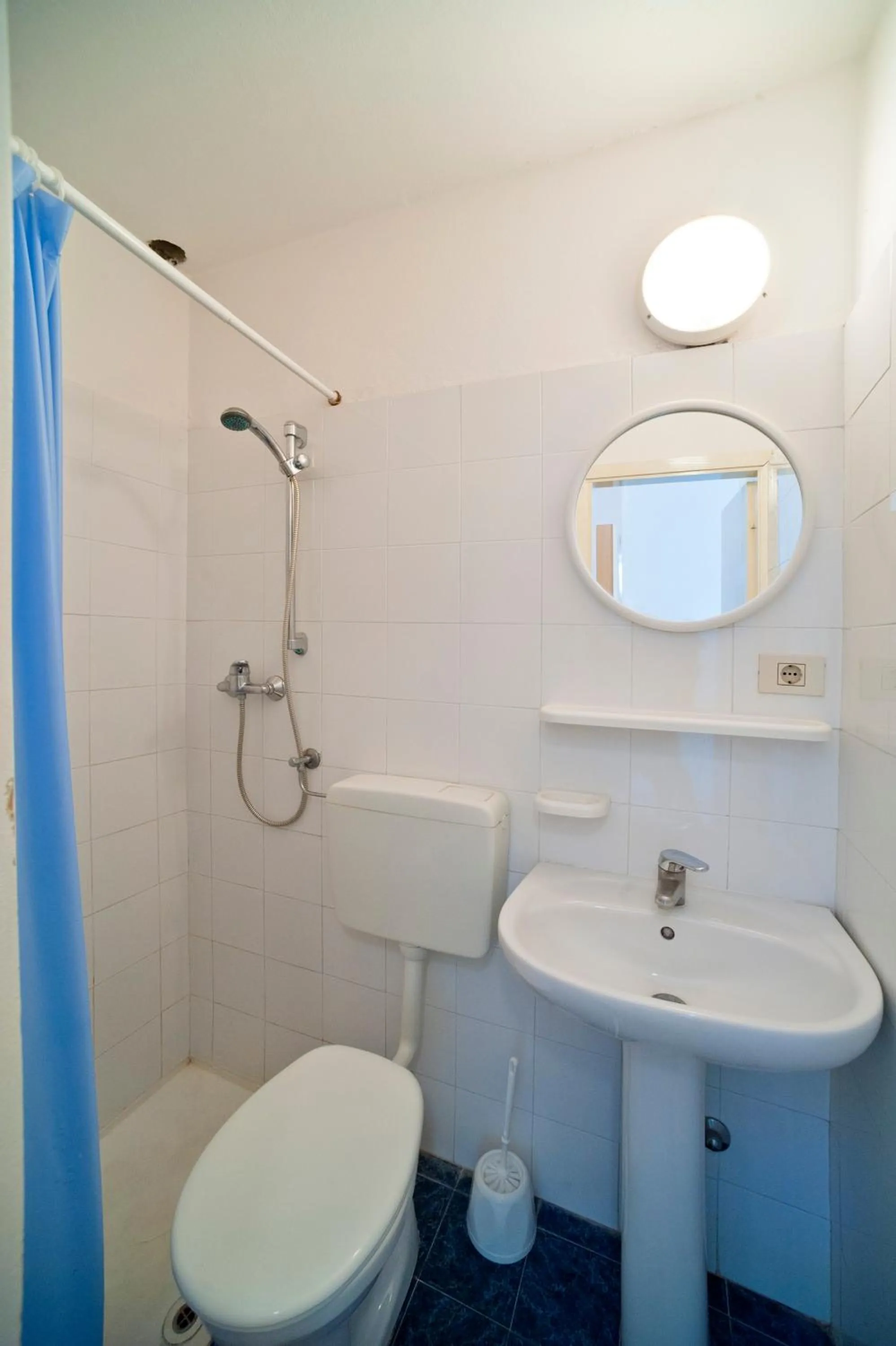 Bathroom in Camping Cisano - San Vito