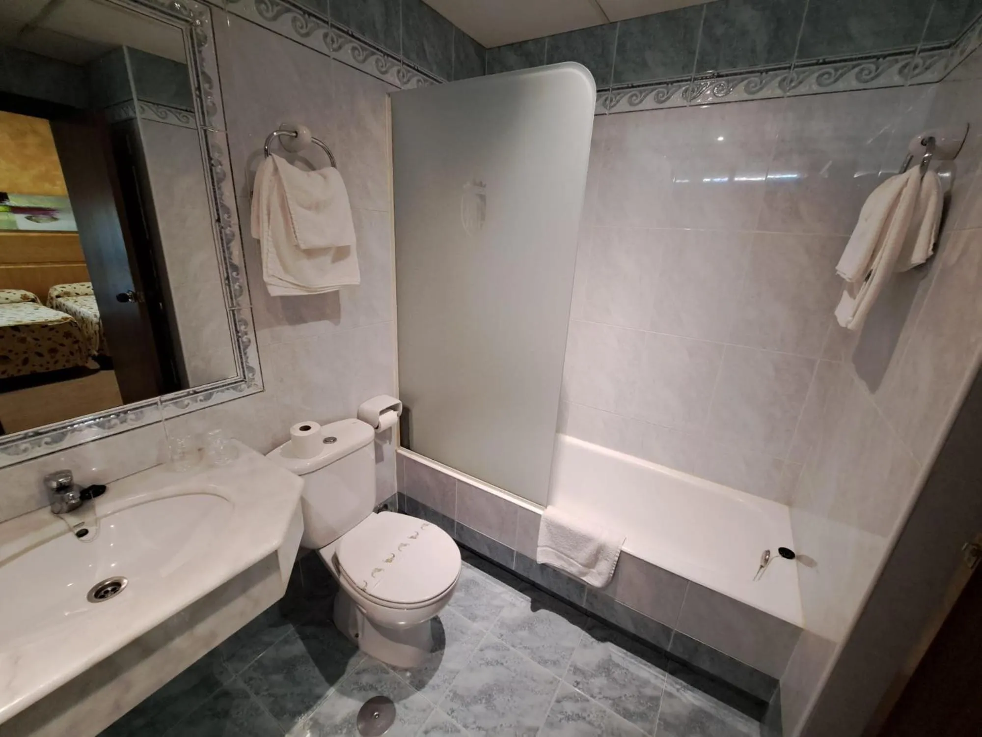 Bathroom in Hotel Castilla