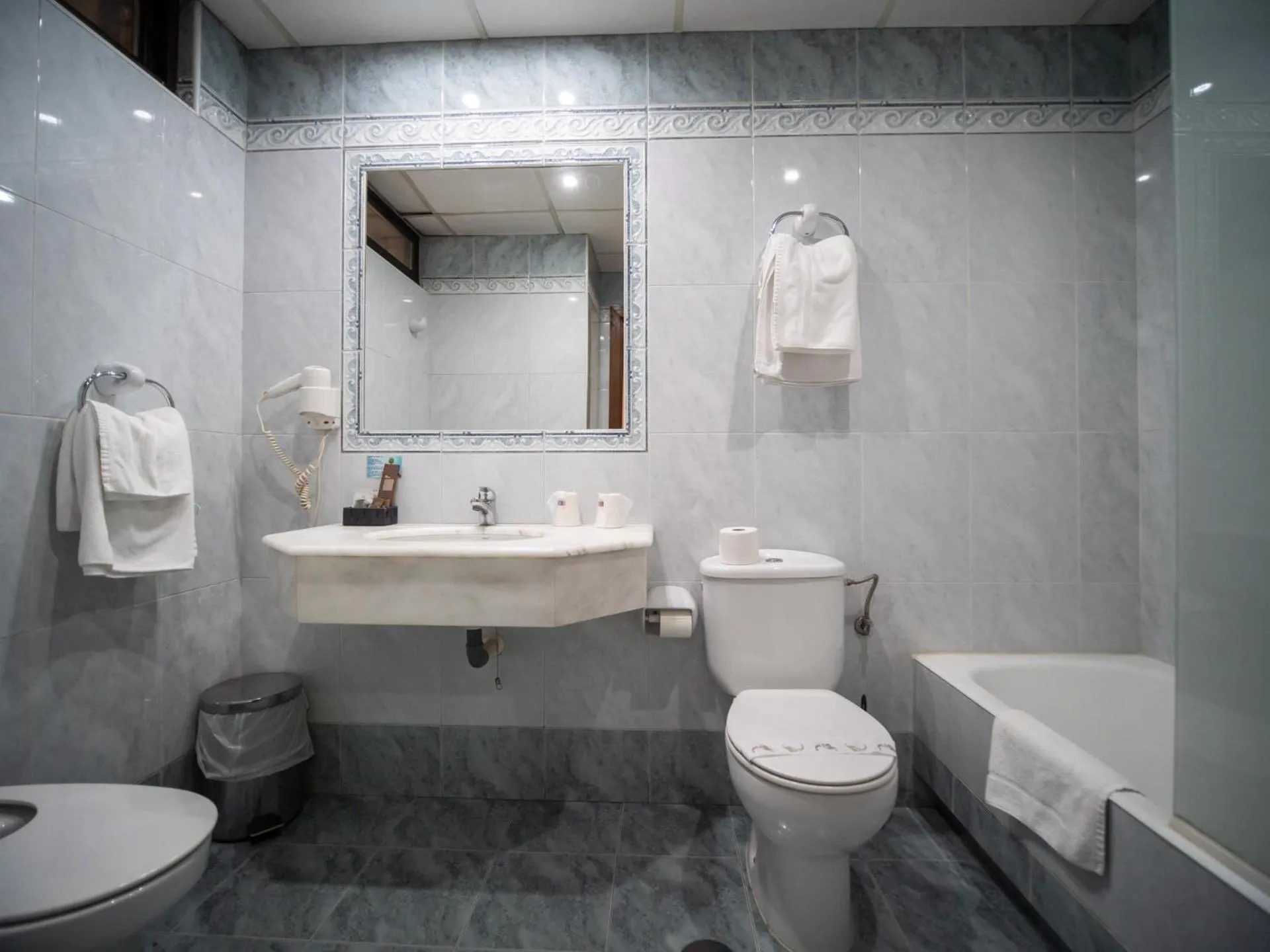 Bathroom in Hotel Castilla