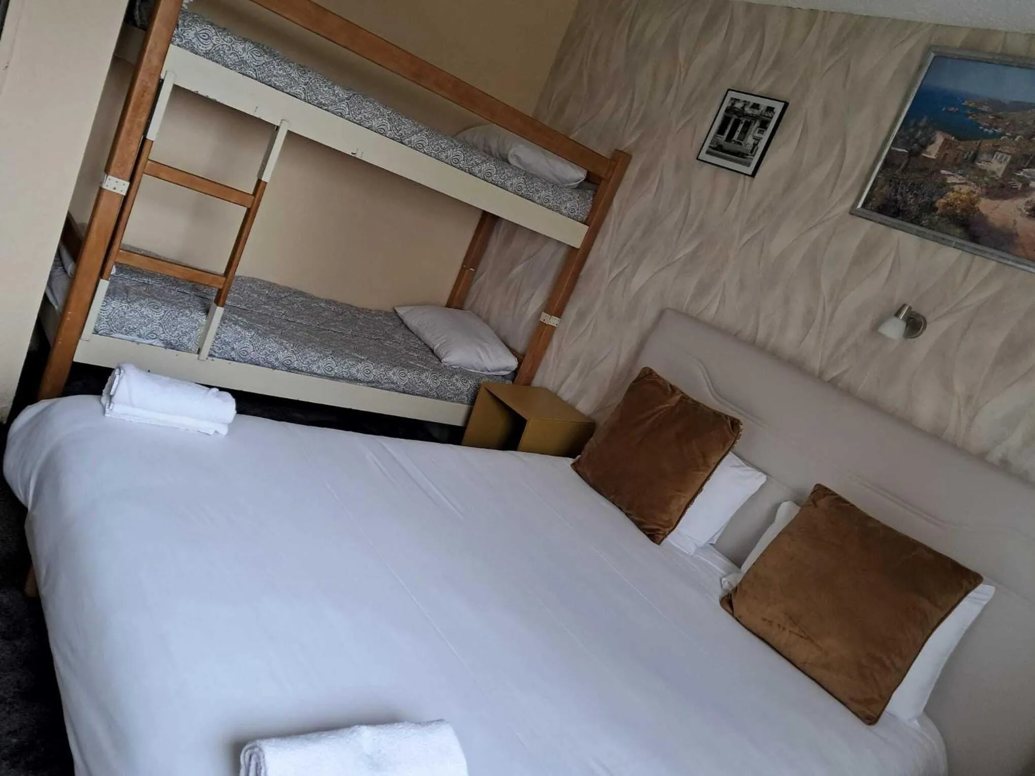 Bed in Astrotel Romorantin-Lanthenay Soirée étape