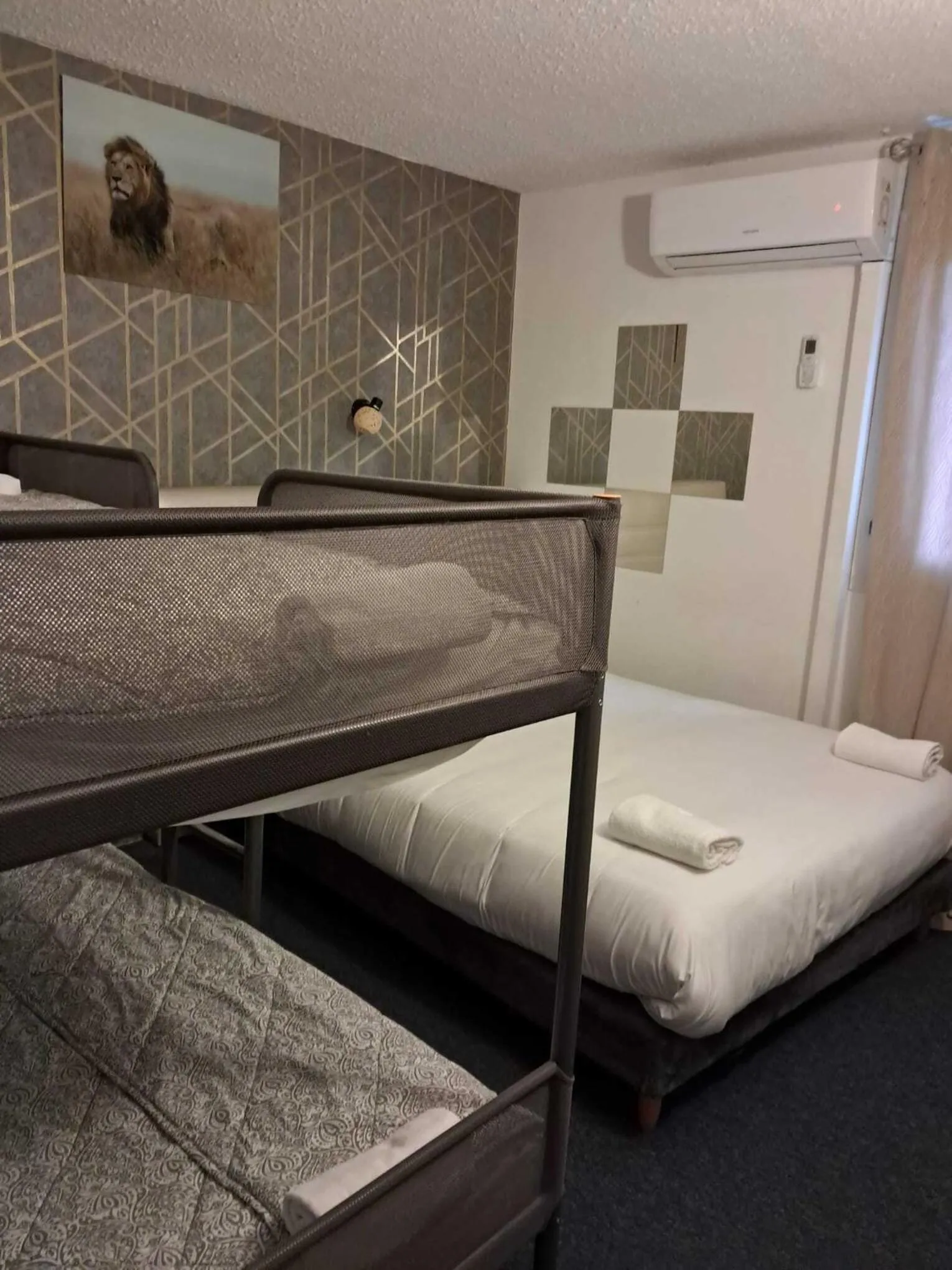 Bed in Astrotel Romorantin-Lanthenay Soirée étape