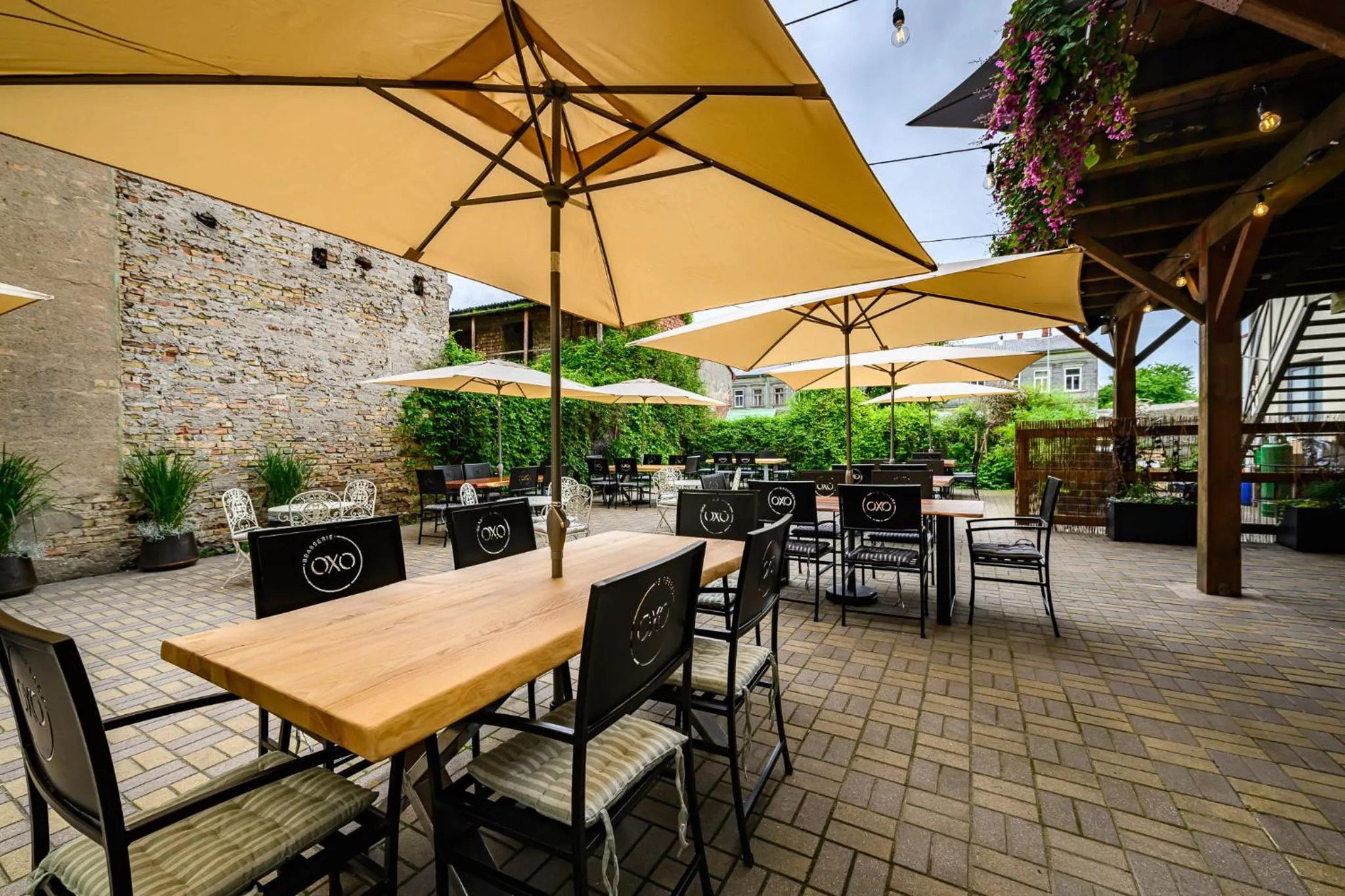 Restaurant/places to eat in MORE Hotel