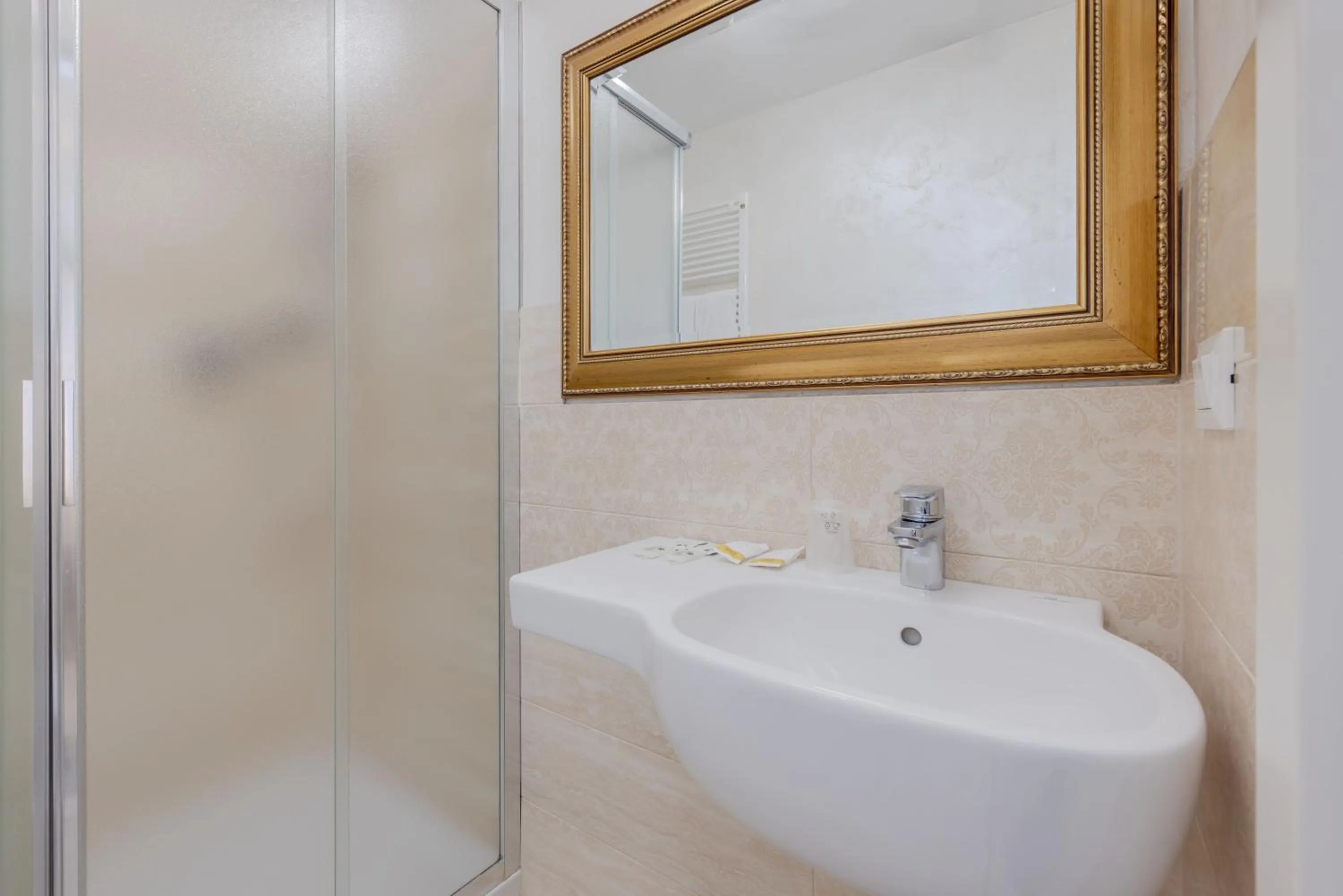 Shower in Hotel Marte