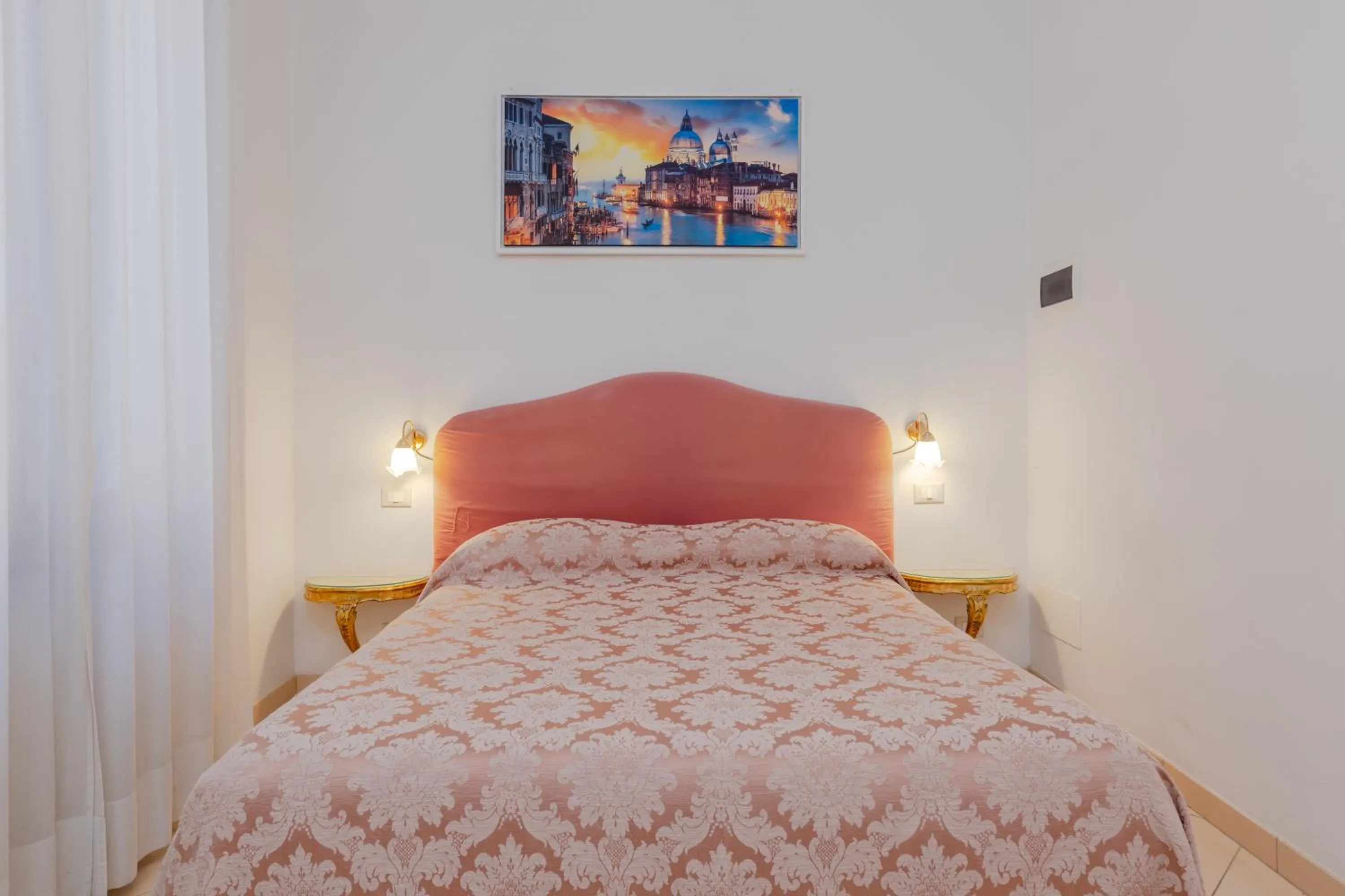 wardrobe, Bed in Hotel Marte