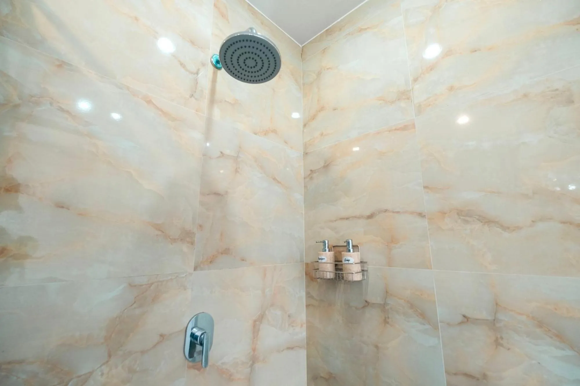 Shower in Bhuana Agung Villa and Restaurant