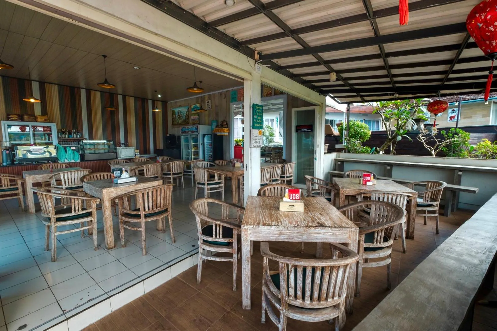 Restaurant/places to eat in Bhuana Agung Villa and Restaurant