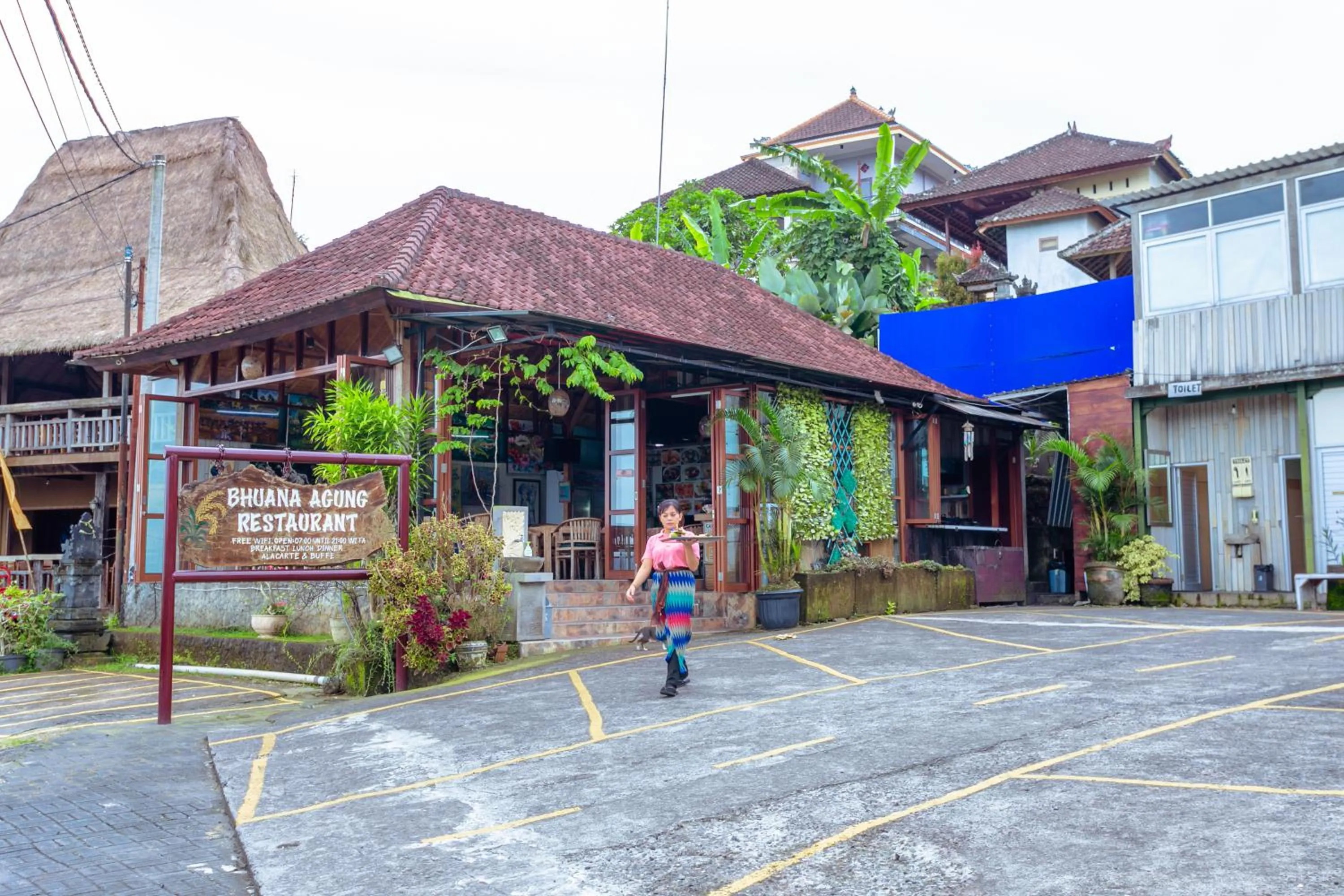 Restaurant/places to eat in Bhuana Agung Villa and Restaurant