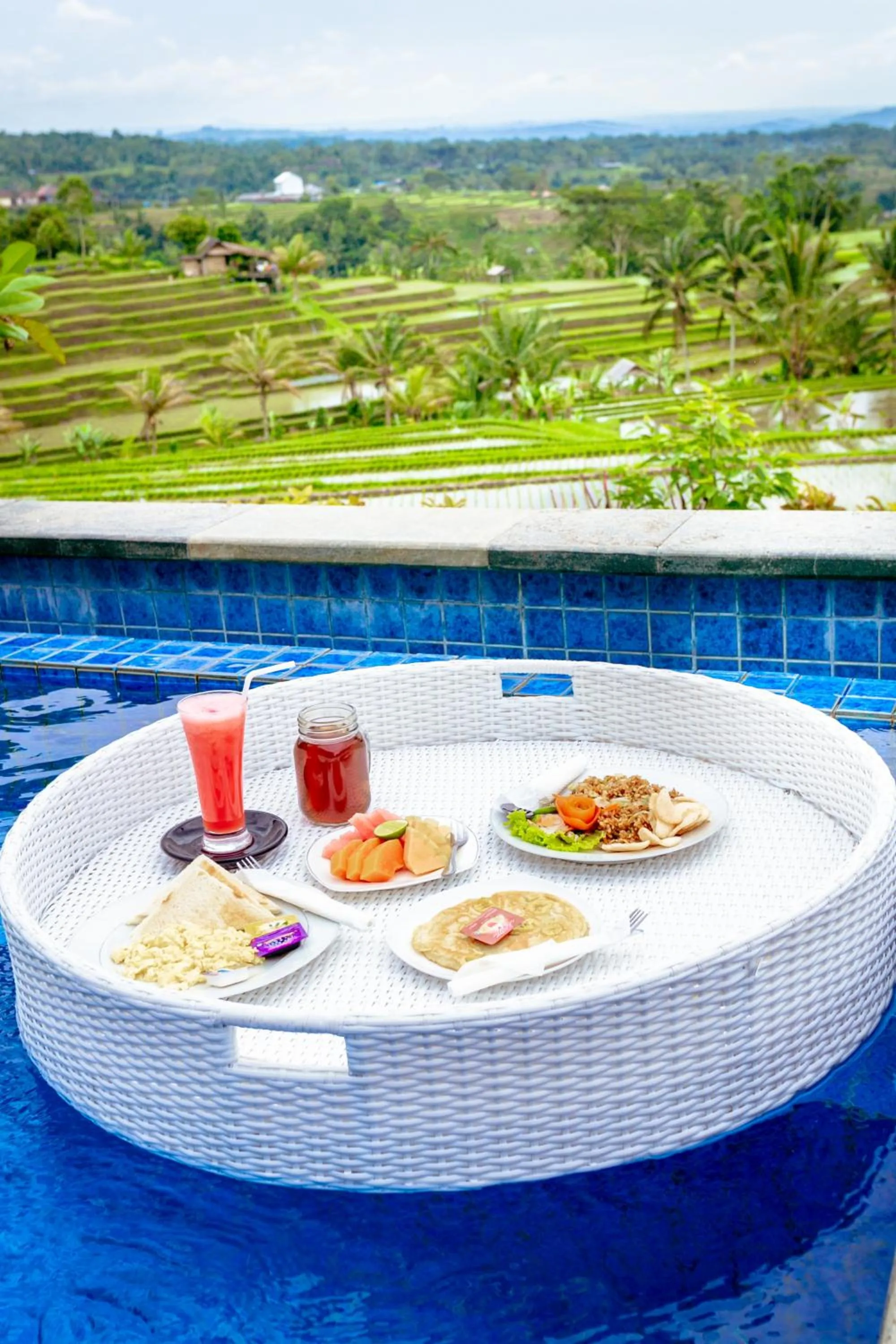 Food and drinks in Bhuana Agung Villa and Restaurant