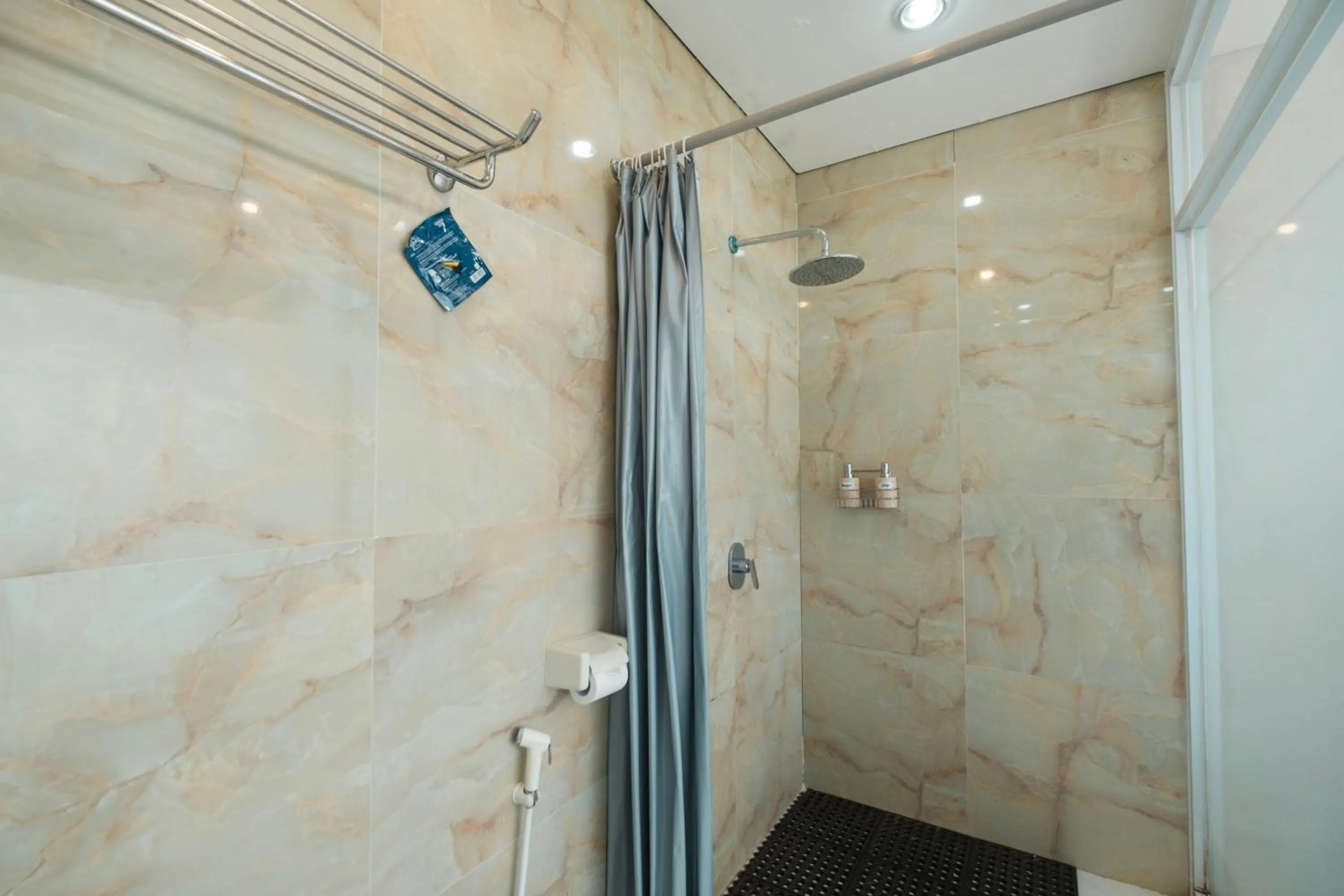 Bathroom in Bhuana Agung Villa and Restaurant