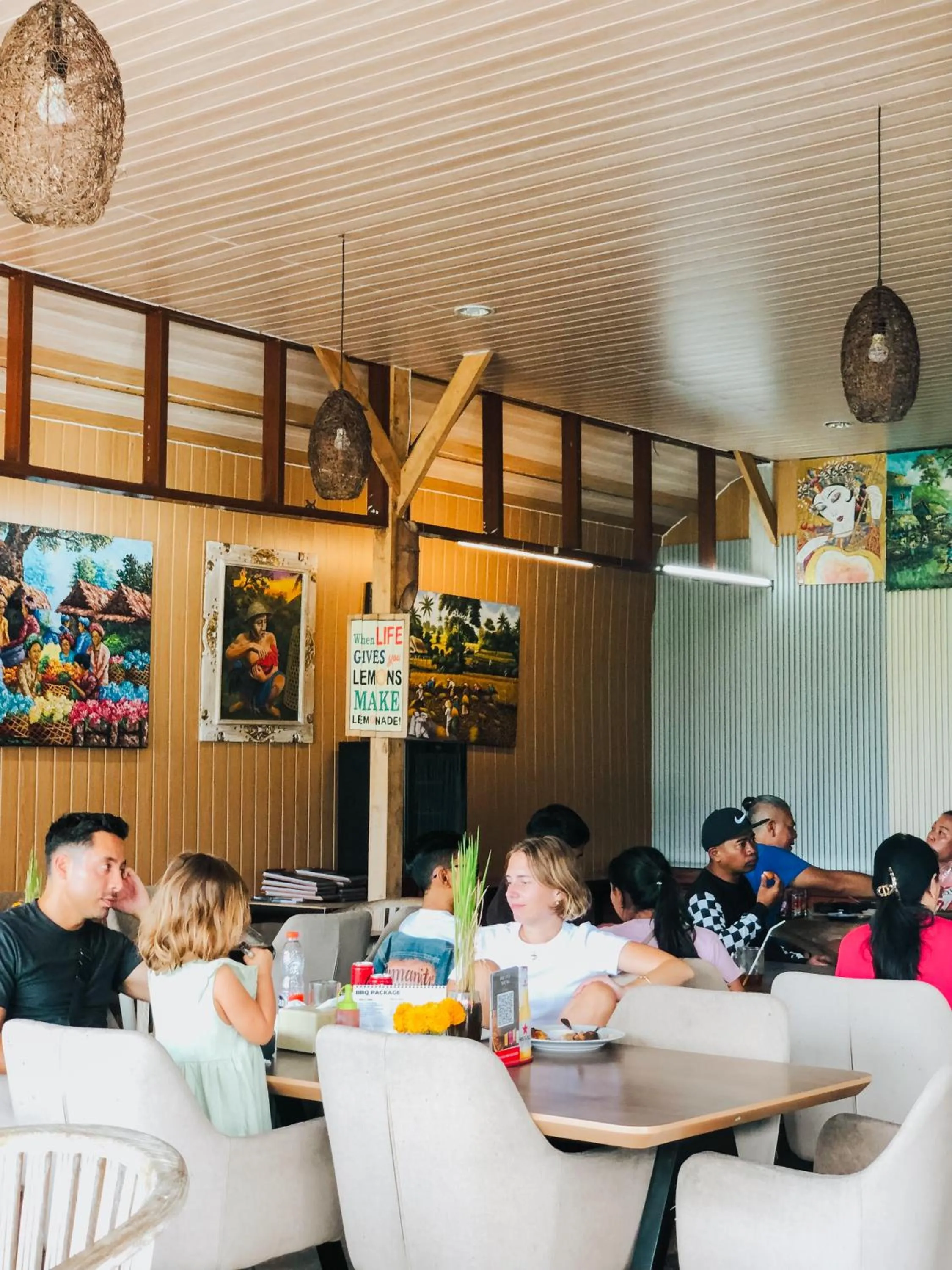 Restaurant/places to eat in Bhuana Agung Villa and Restaurant