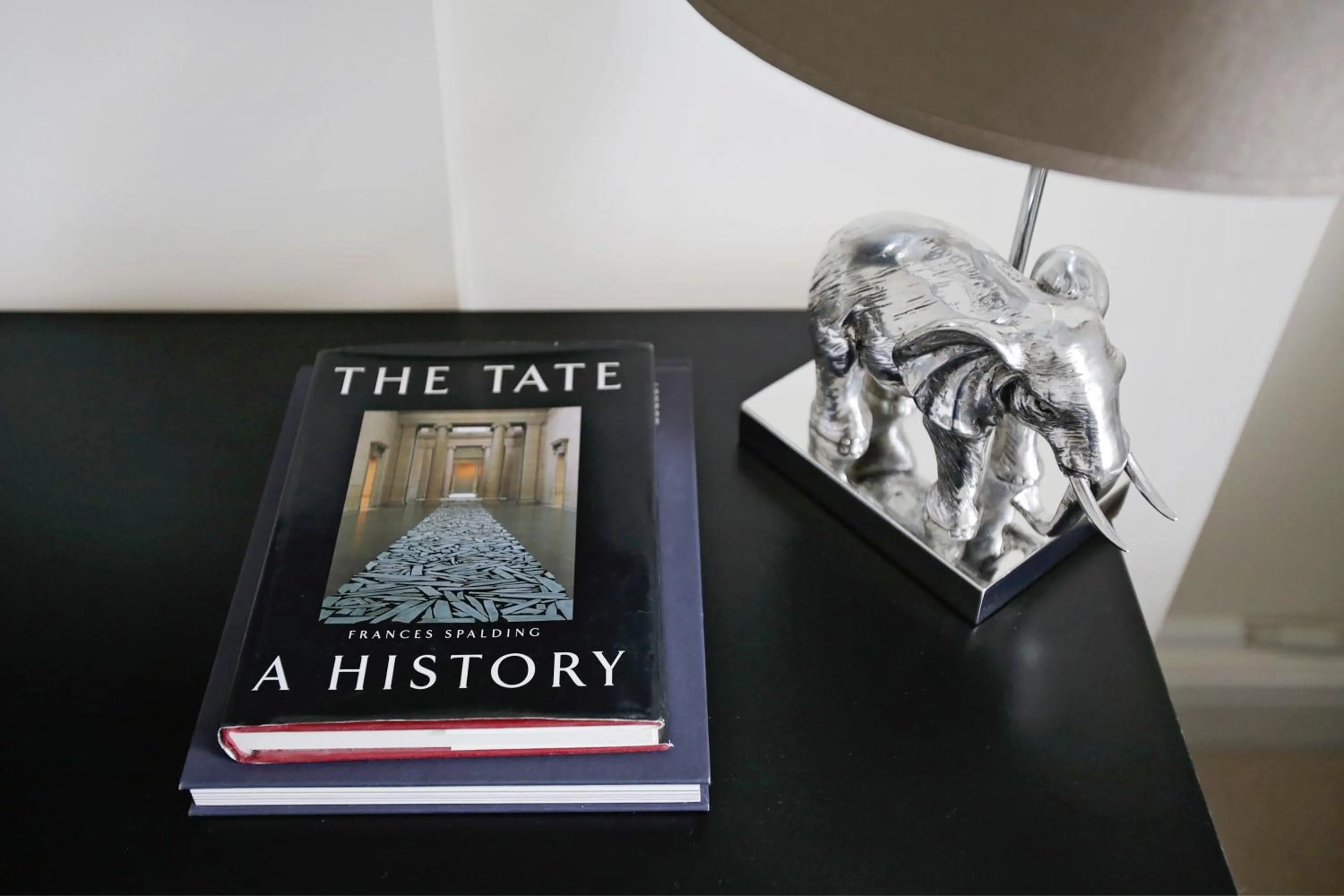 Library in Central London Flat in Westminster