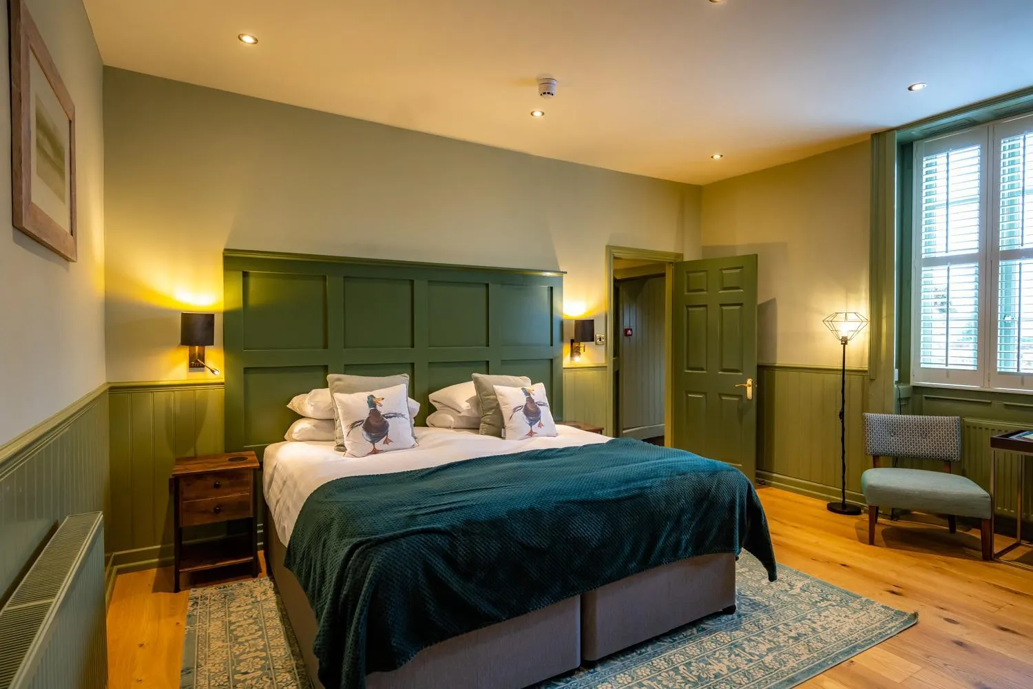 Seating area, Bed in The Lodge