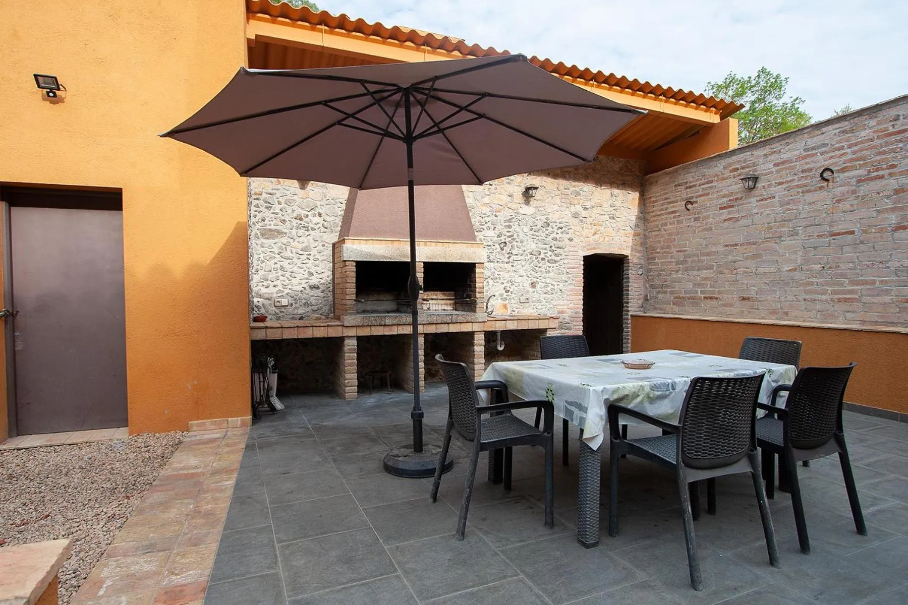 BBQ facilities in Can Dalemus