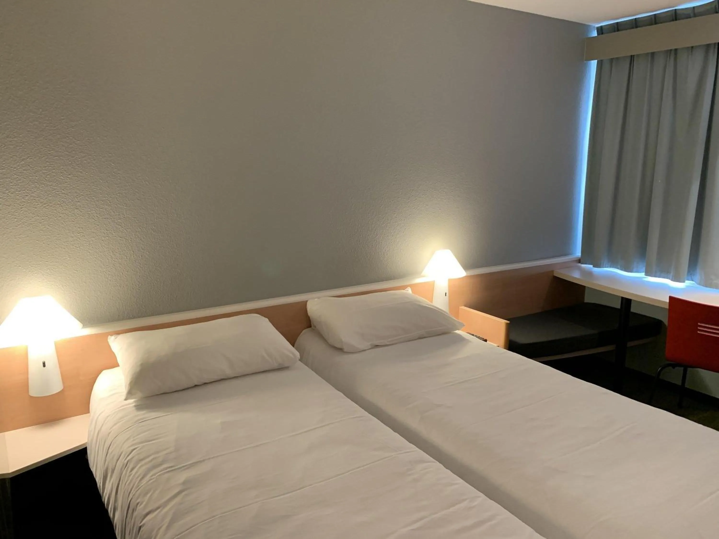 Bedroom, Bed in Ibis Auray