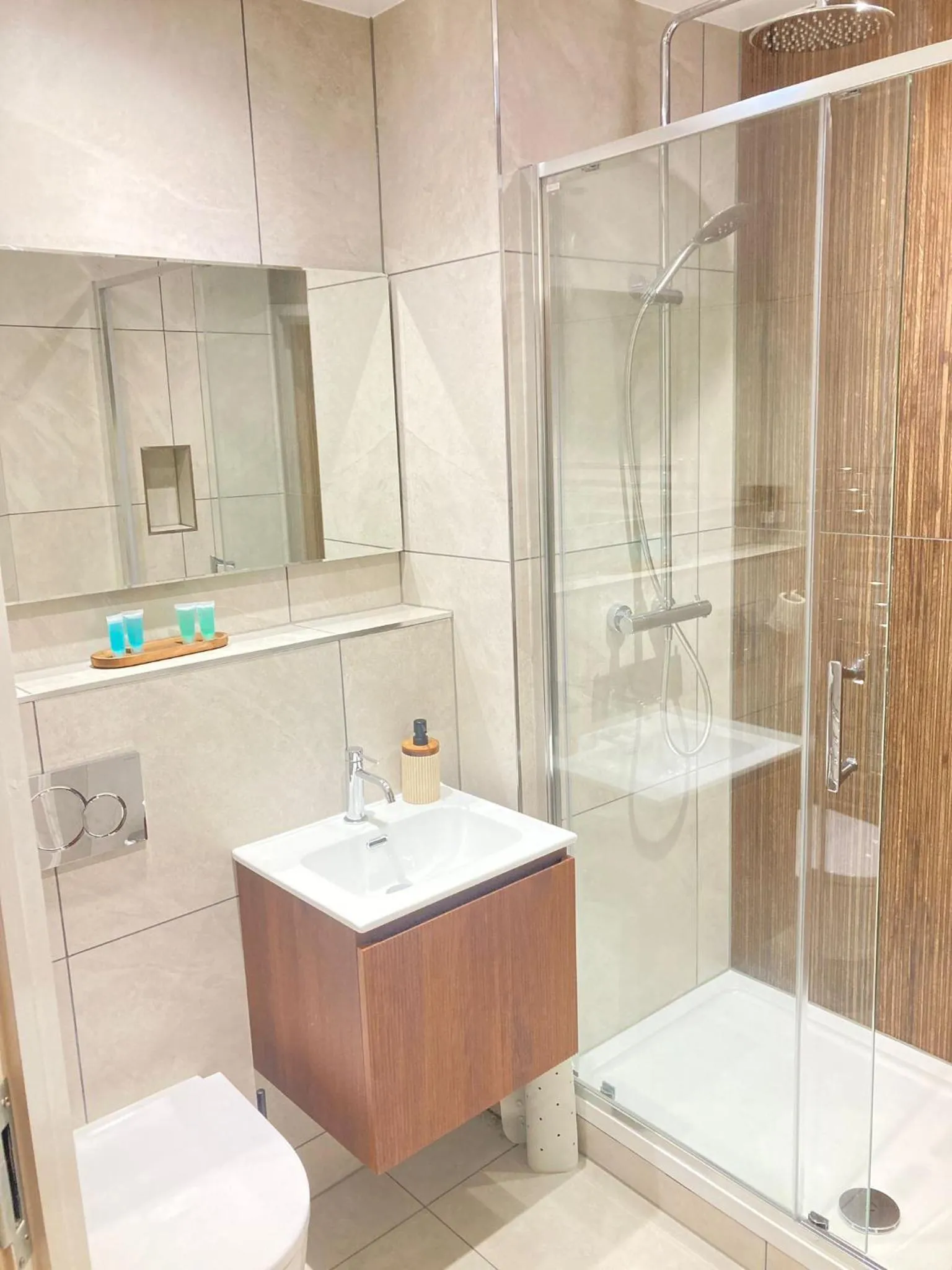 Bathroom in Deangate Motel