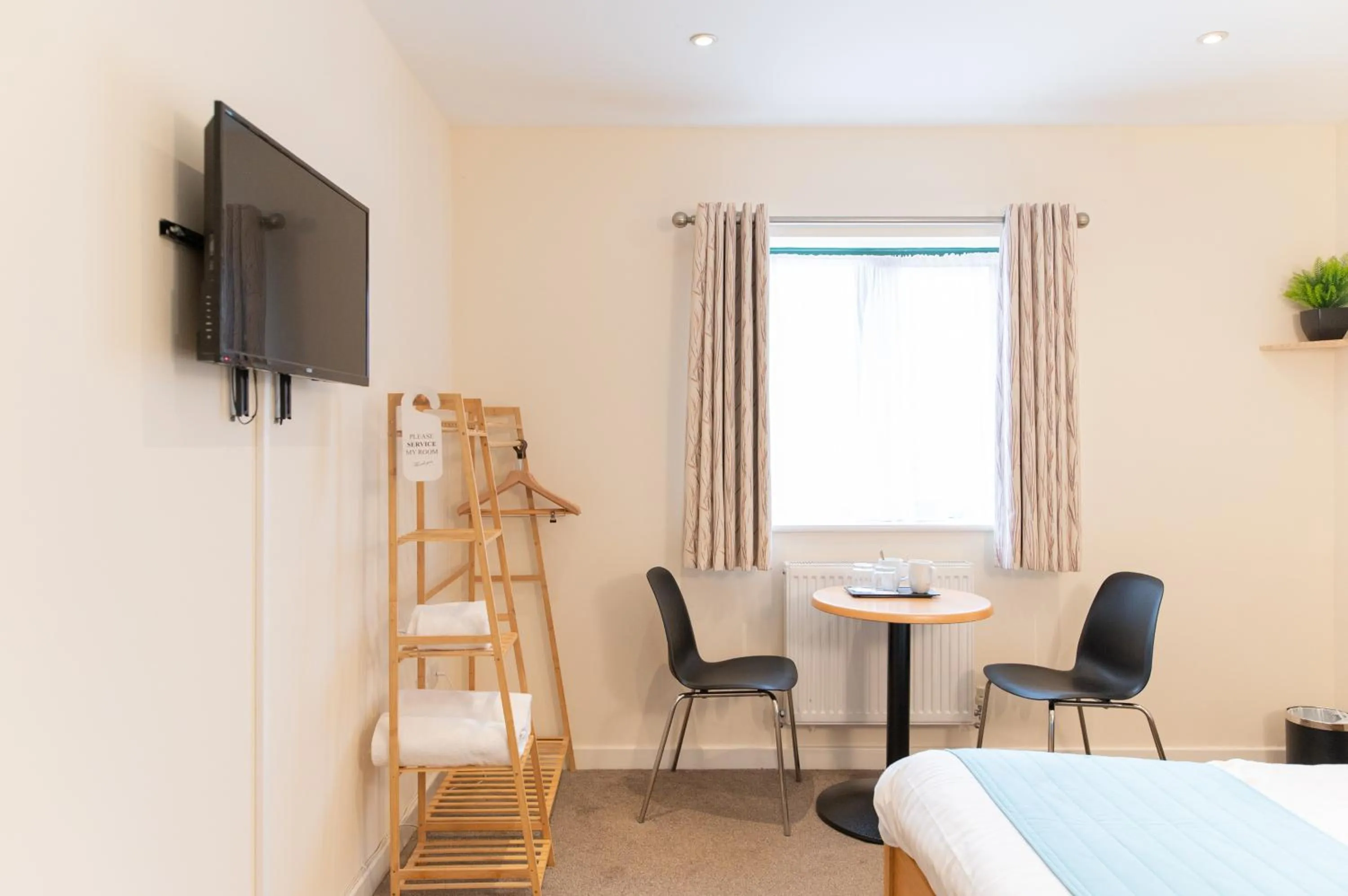 TV and multimedia in Deangate Motel