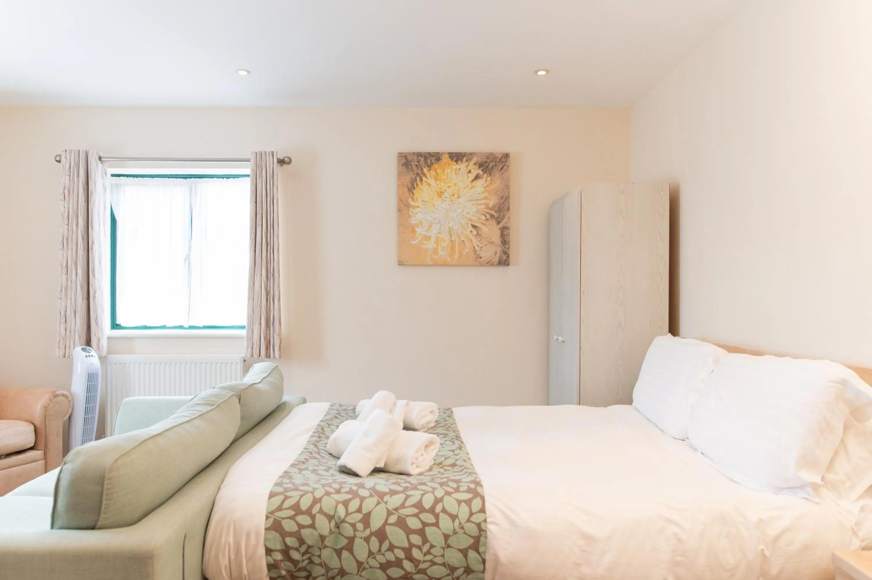 Bed in Deangate Motel