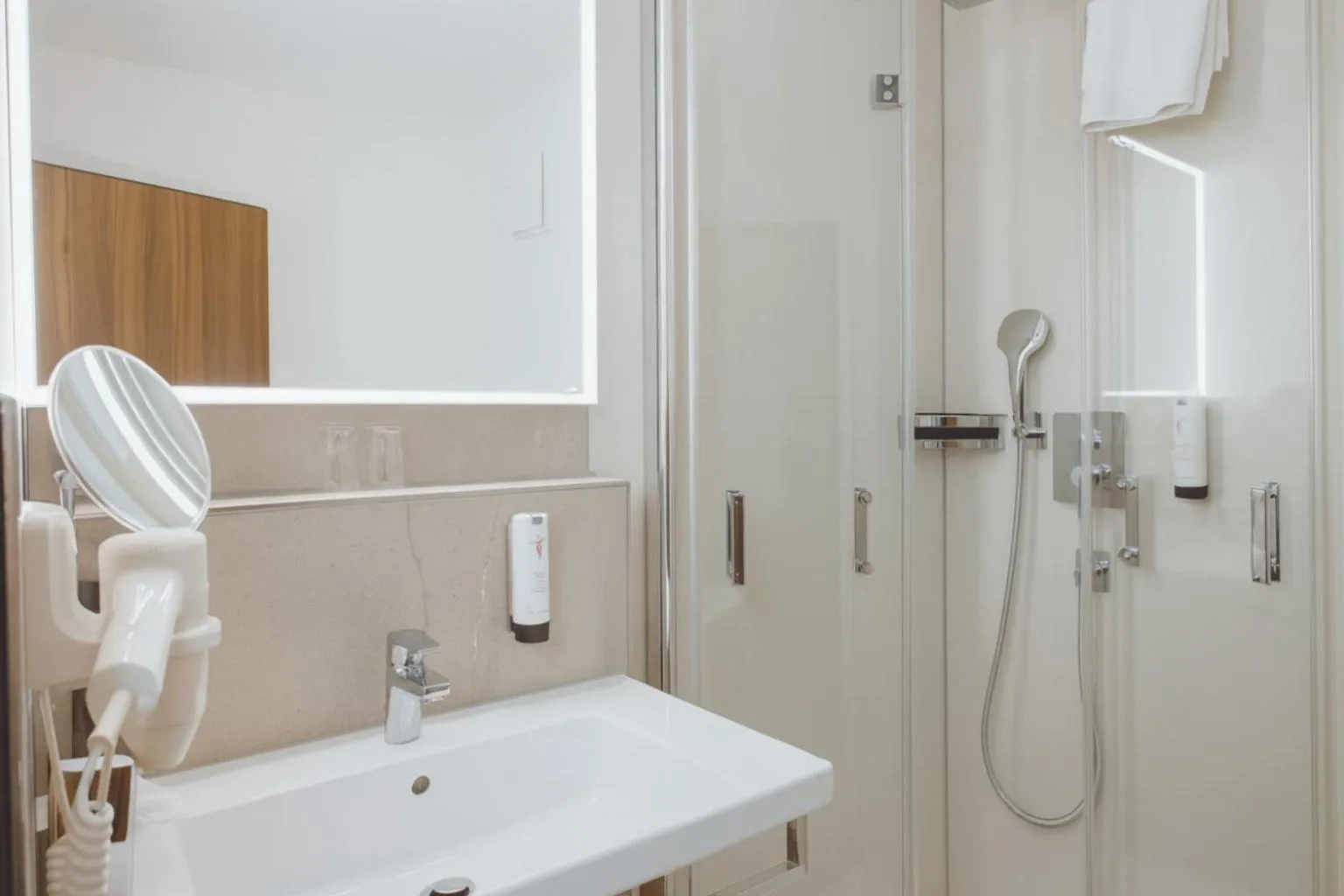 Shower in Johannesbad Hotel Königshof