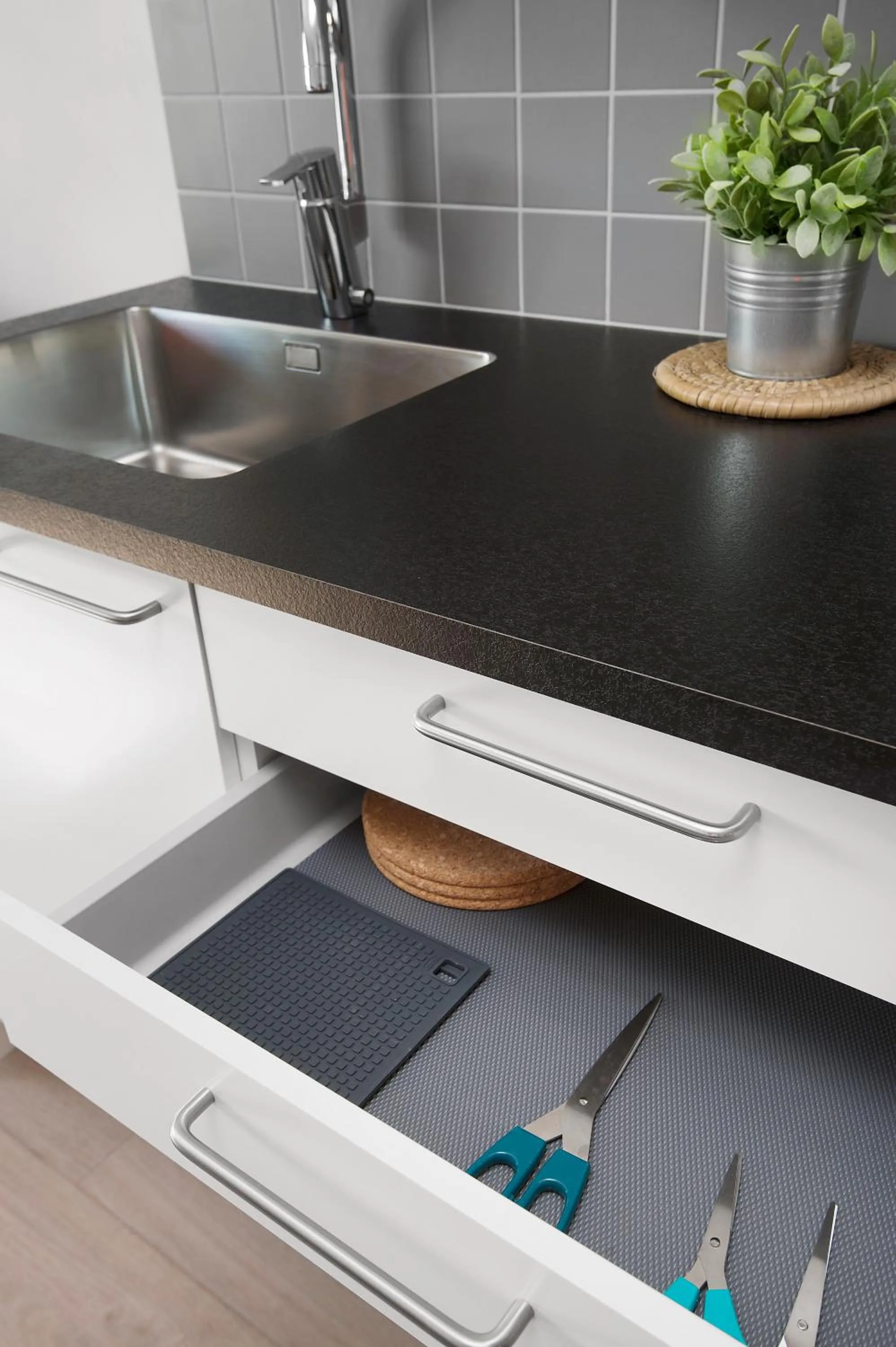 Kitchen or kitchenette in Forenom Hotel Flemingsberg - 10min from Älvsjö