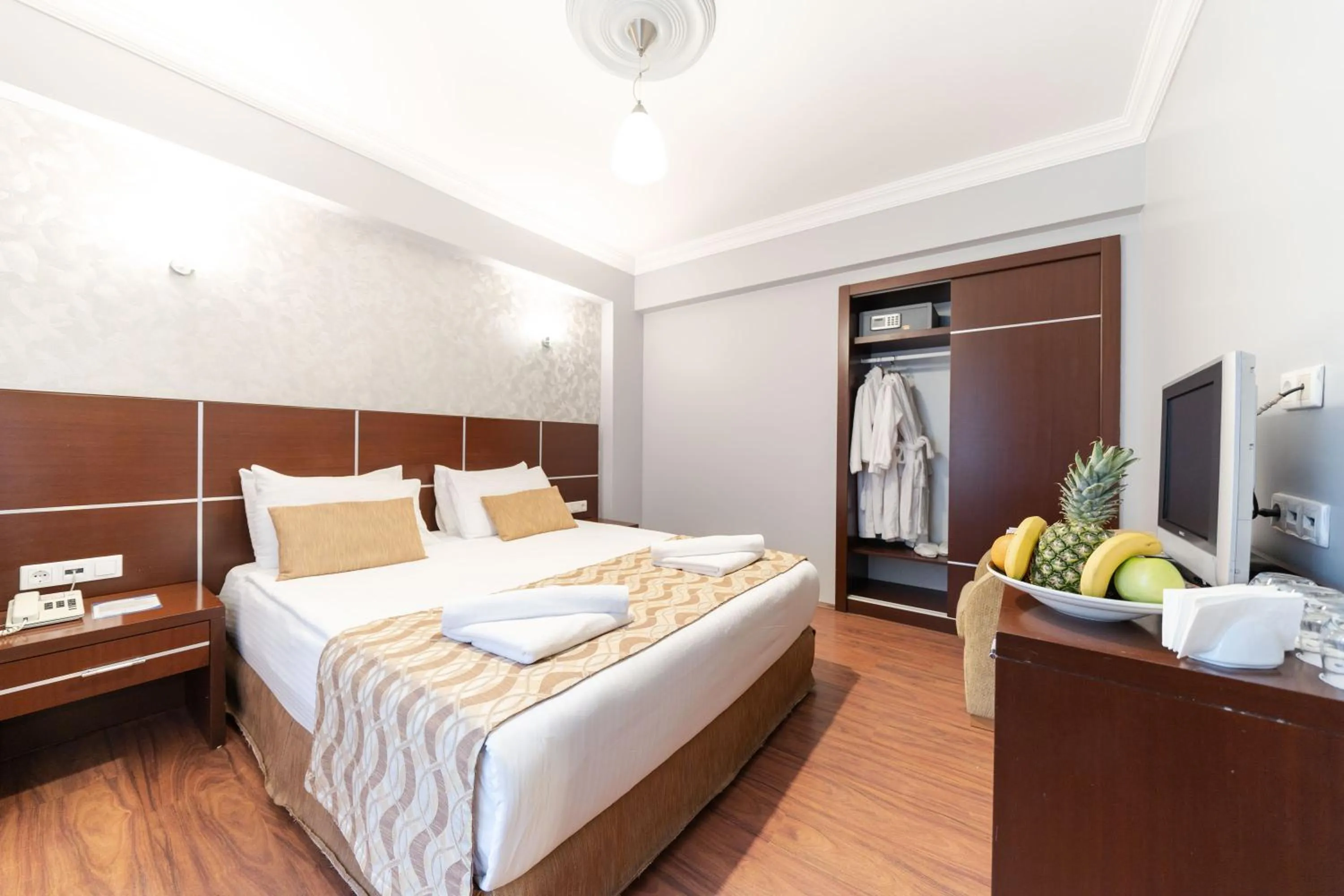 Bathroom, Bed in Ridos Thermal Hotel & Spa