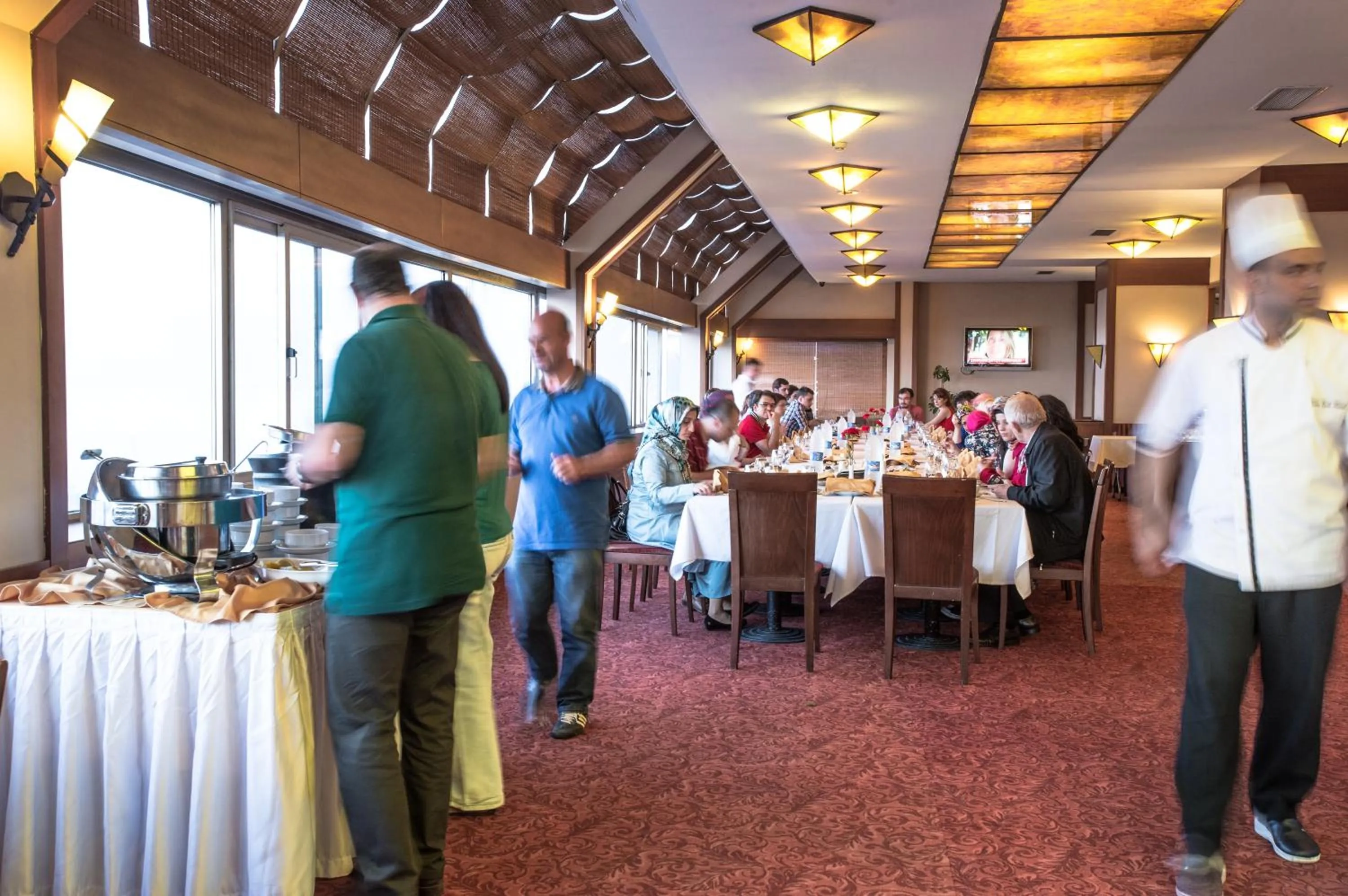 Restaurant/places to eat in Usta Park Hotel