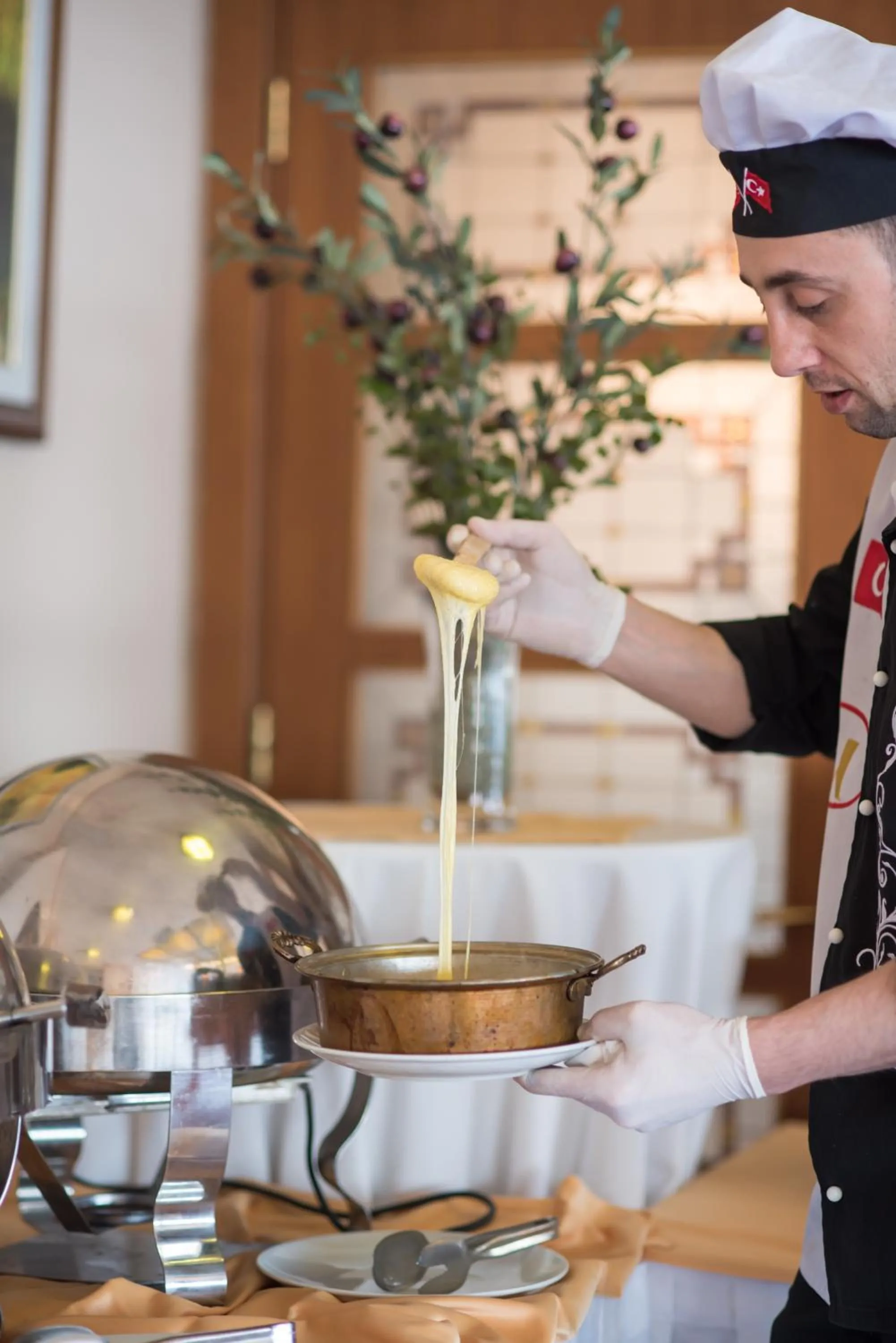 Restaurant/places to eat in Usta Park Hotel