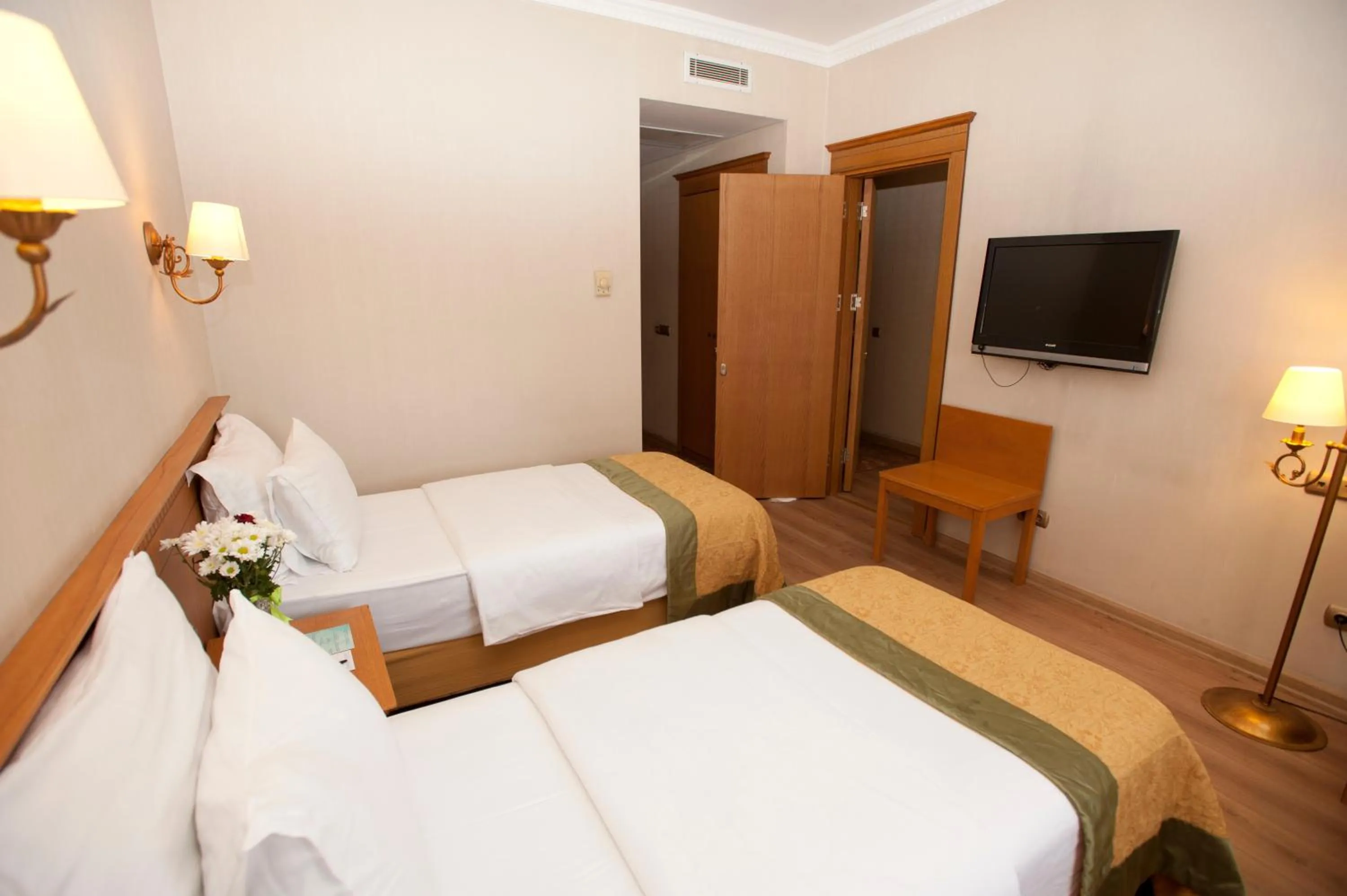 Photo of the whole room, Bed in Usta Park Hotel