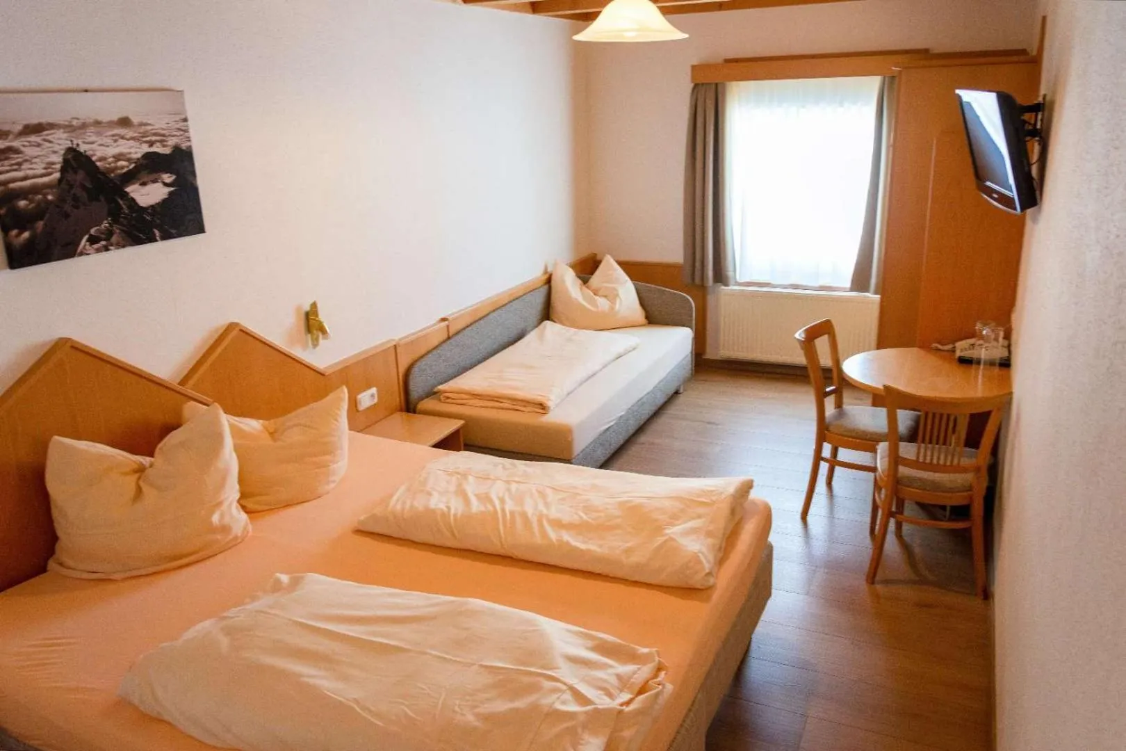 Property building, Bed in Wallackhaus RegioJet Hotels