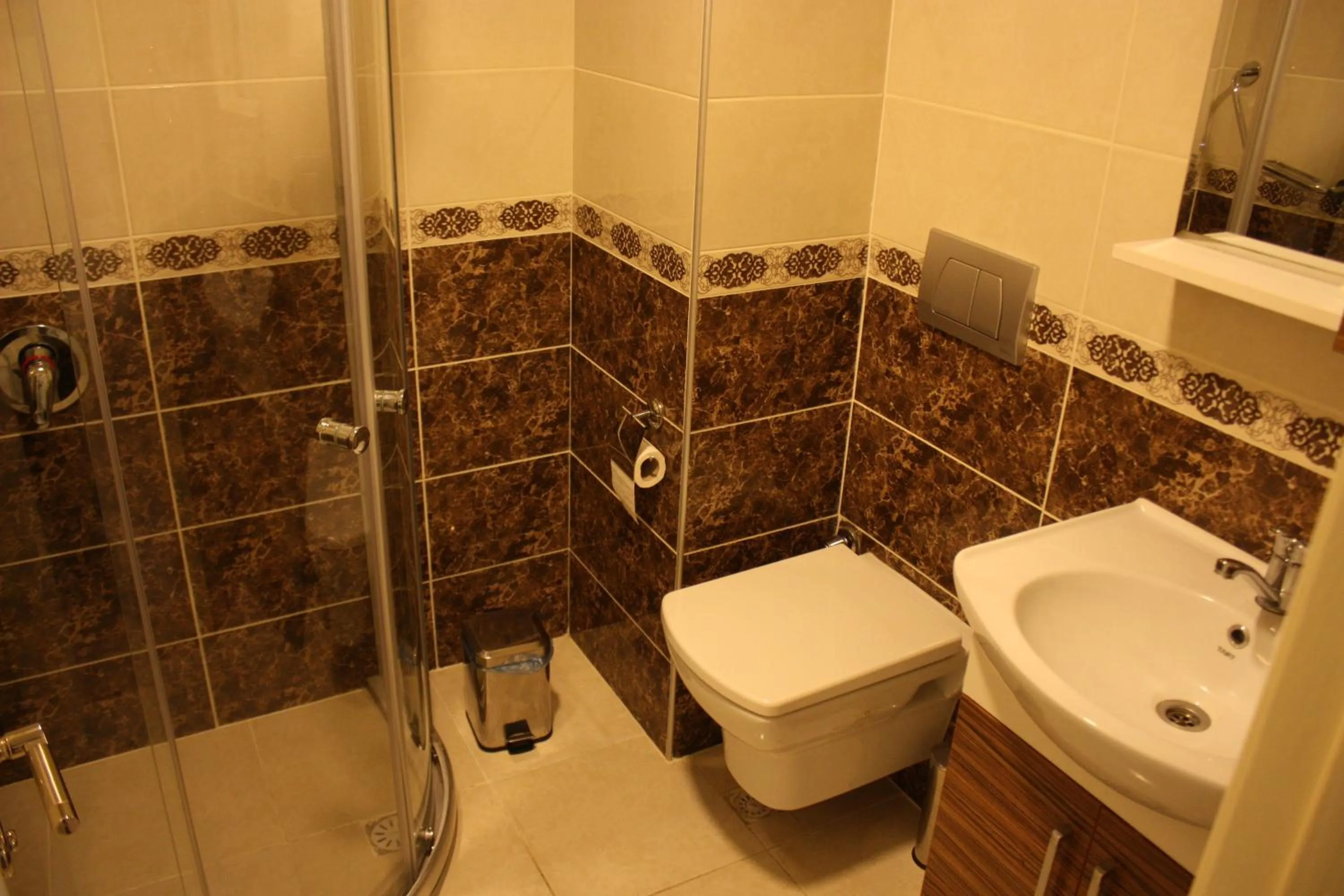 Shower in Sağıroğlu Otel