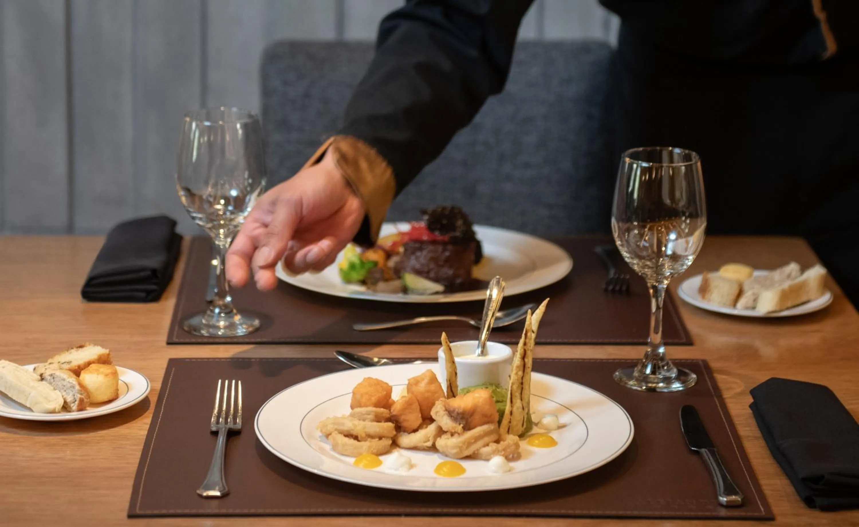 Food and drinks in Hotel Alejandro I - Affiliated by Meliá