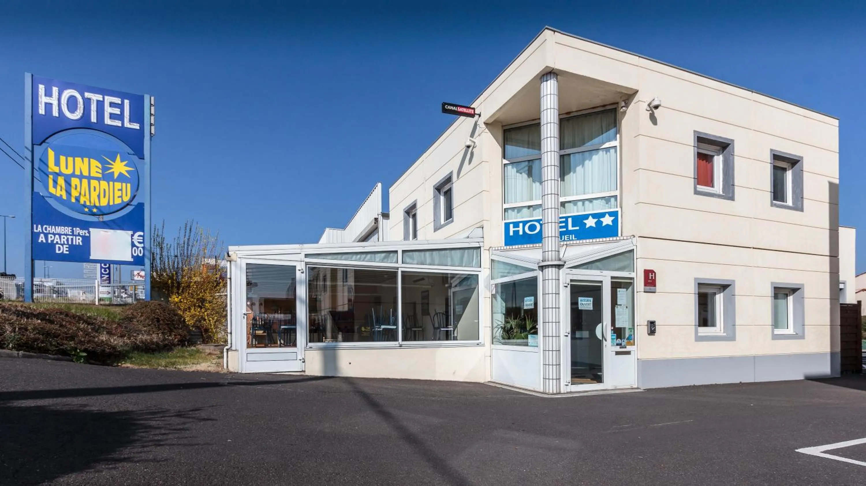 Facade/entrance in Hotel Lune Etoile