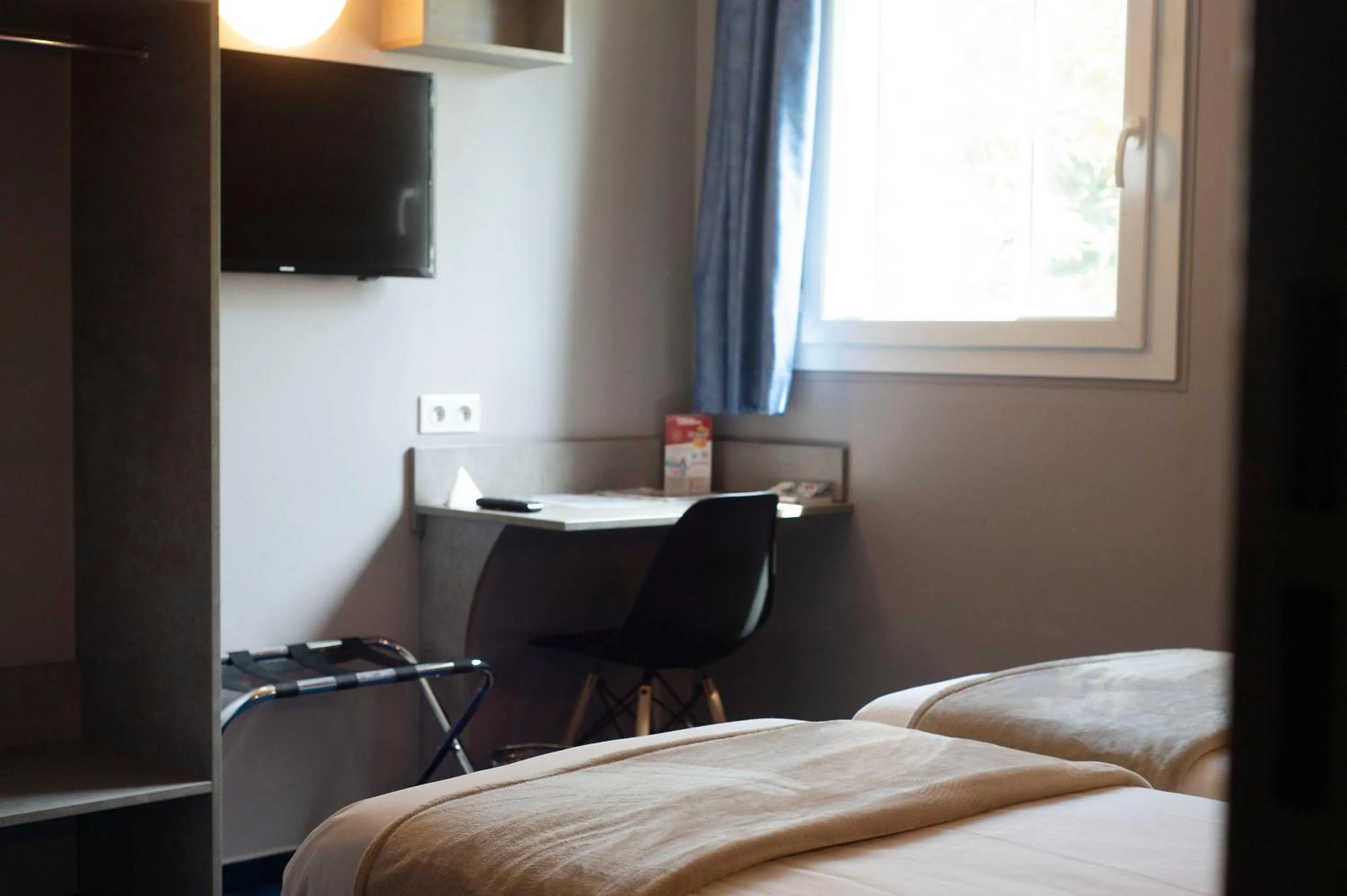 Photo of the whole room, Bed in Hotel Lune Etoile