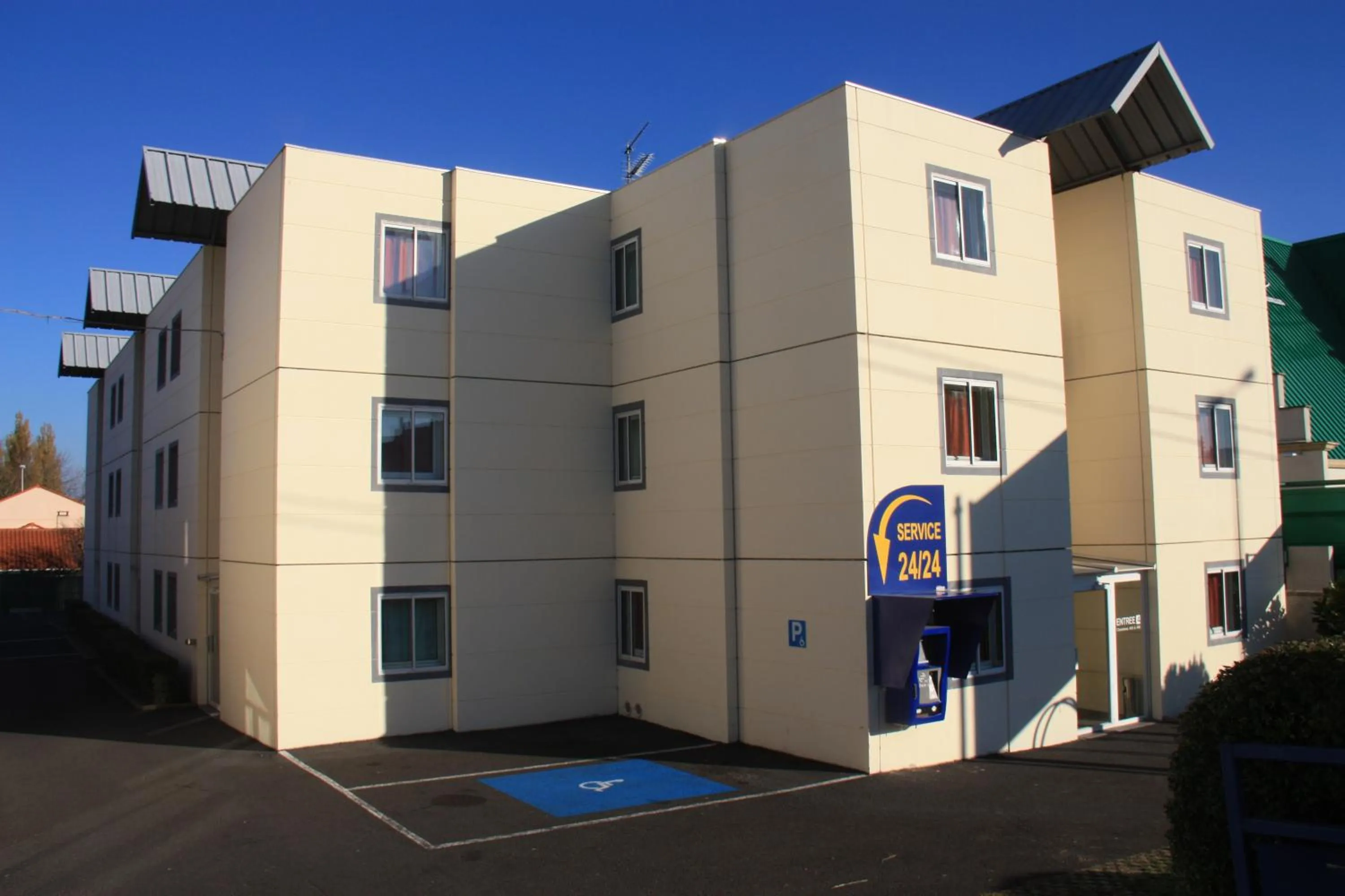 Facade/entrance in Hotel Lune Etoile