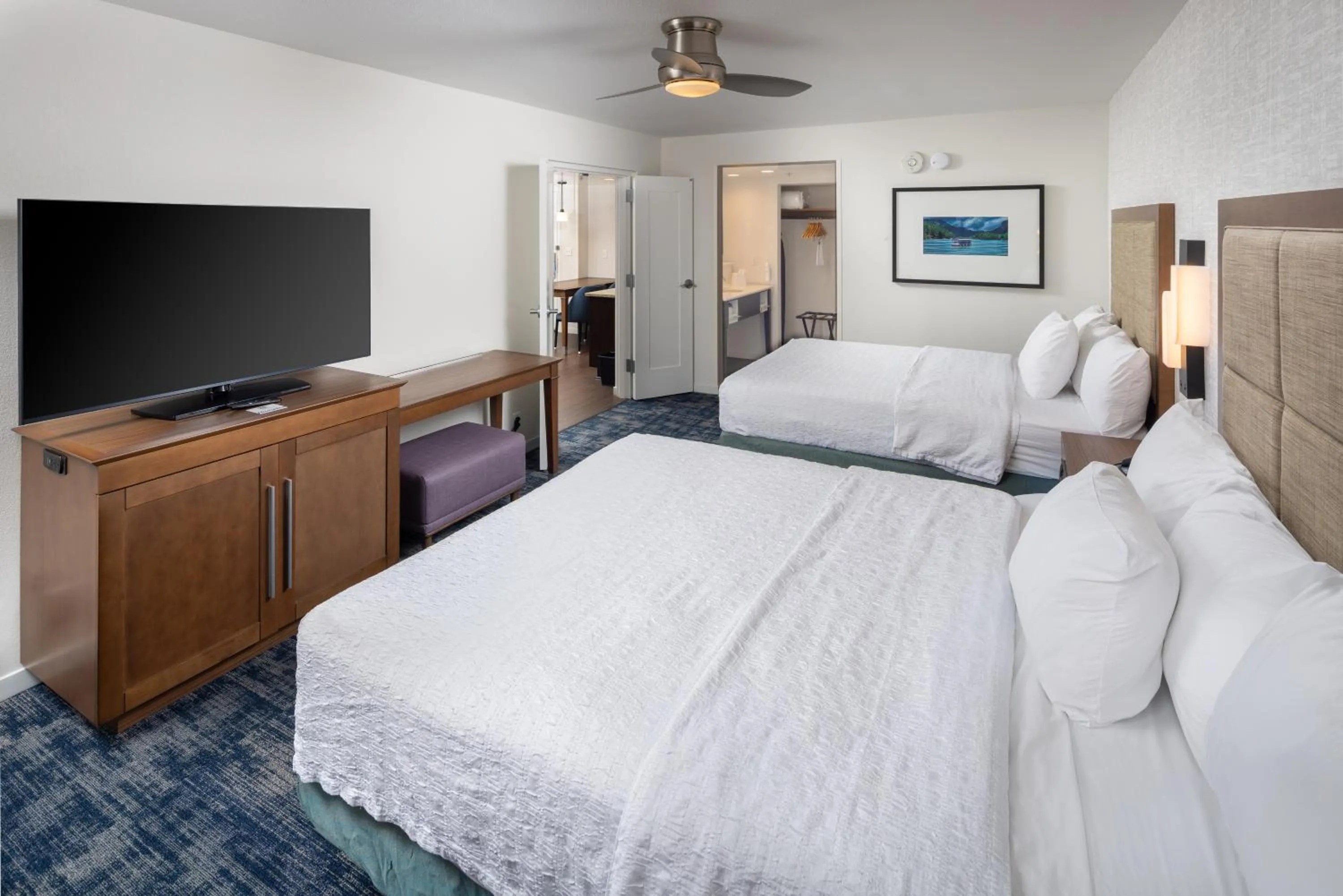 Bedroom, Bed in Hampton Inn and Suites Asheville Airport