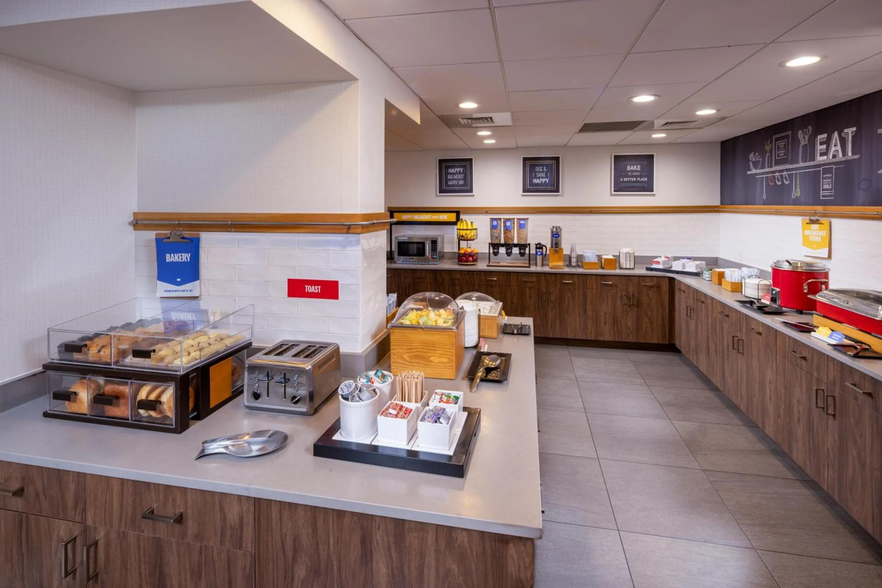 Breakfast in Hampton Inn and Suites Asheville Airport