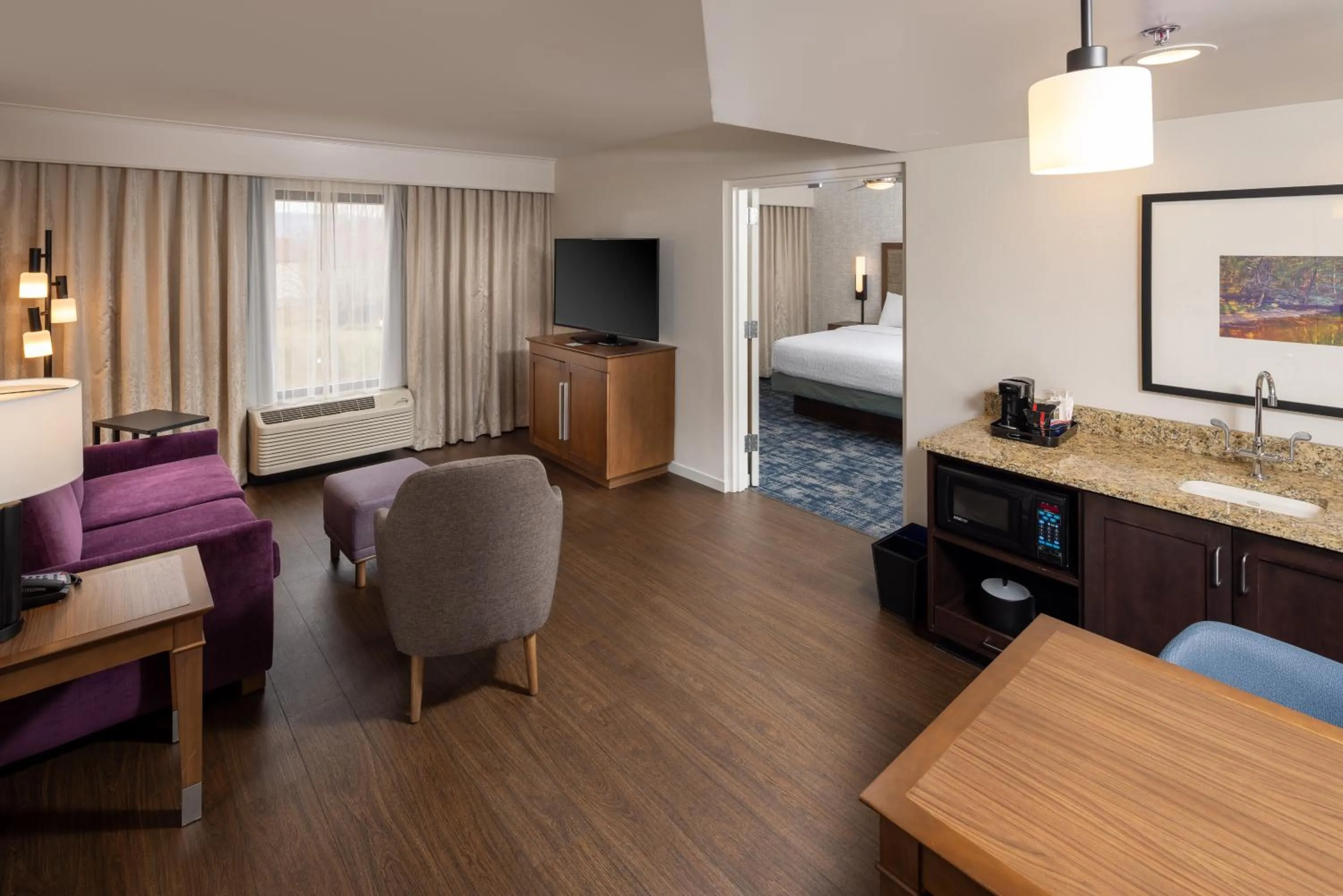 Bedroom, Bed in Hampton Inn and Suites Asheville Airport