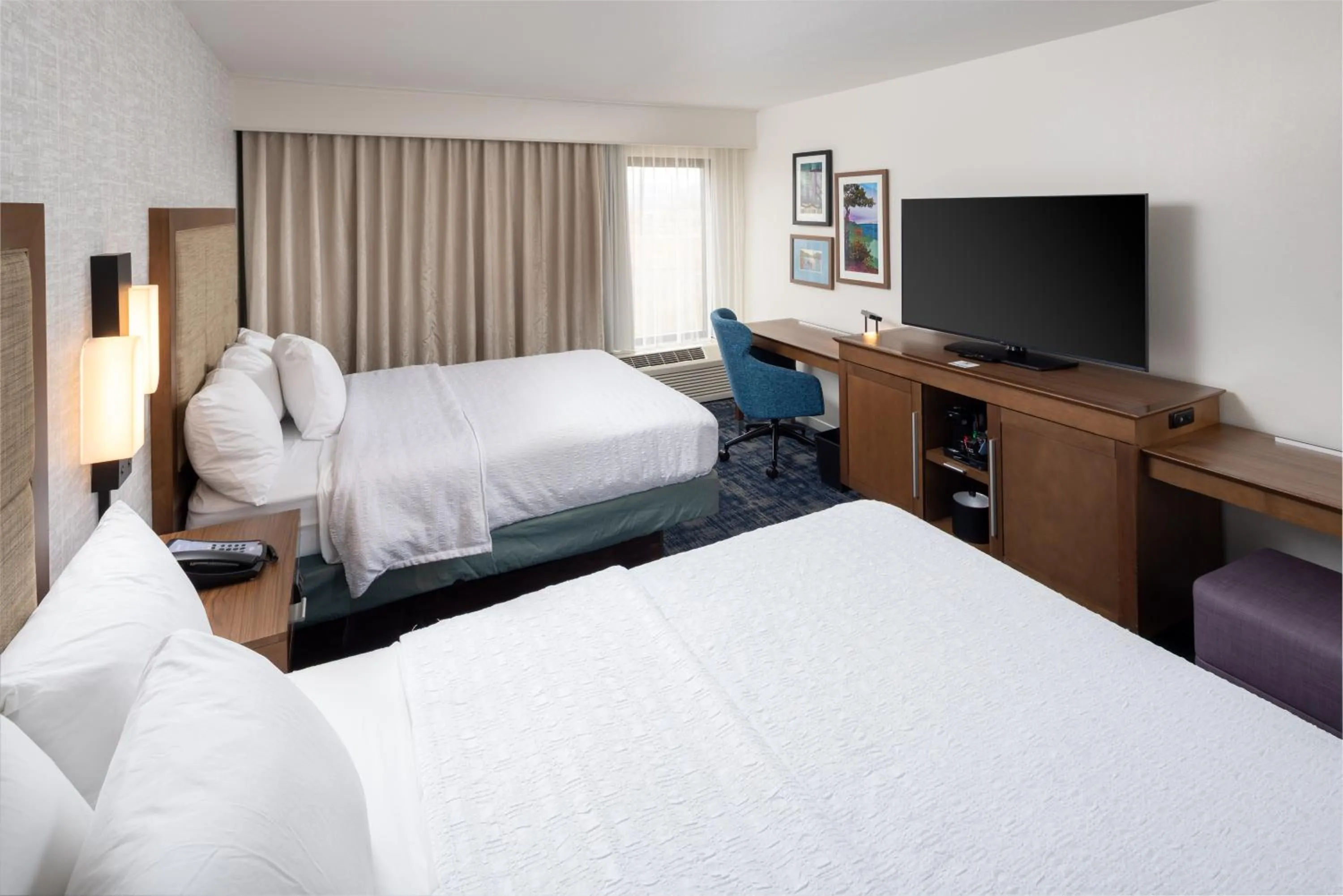 Bedroom, Bed in Hampton Inn and Suites Asheville Airport
