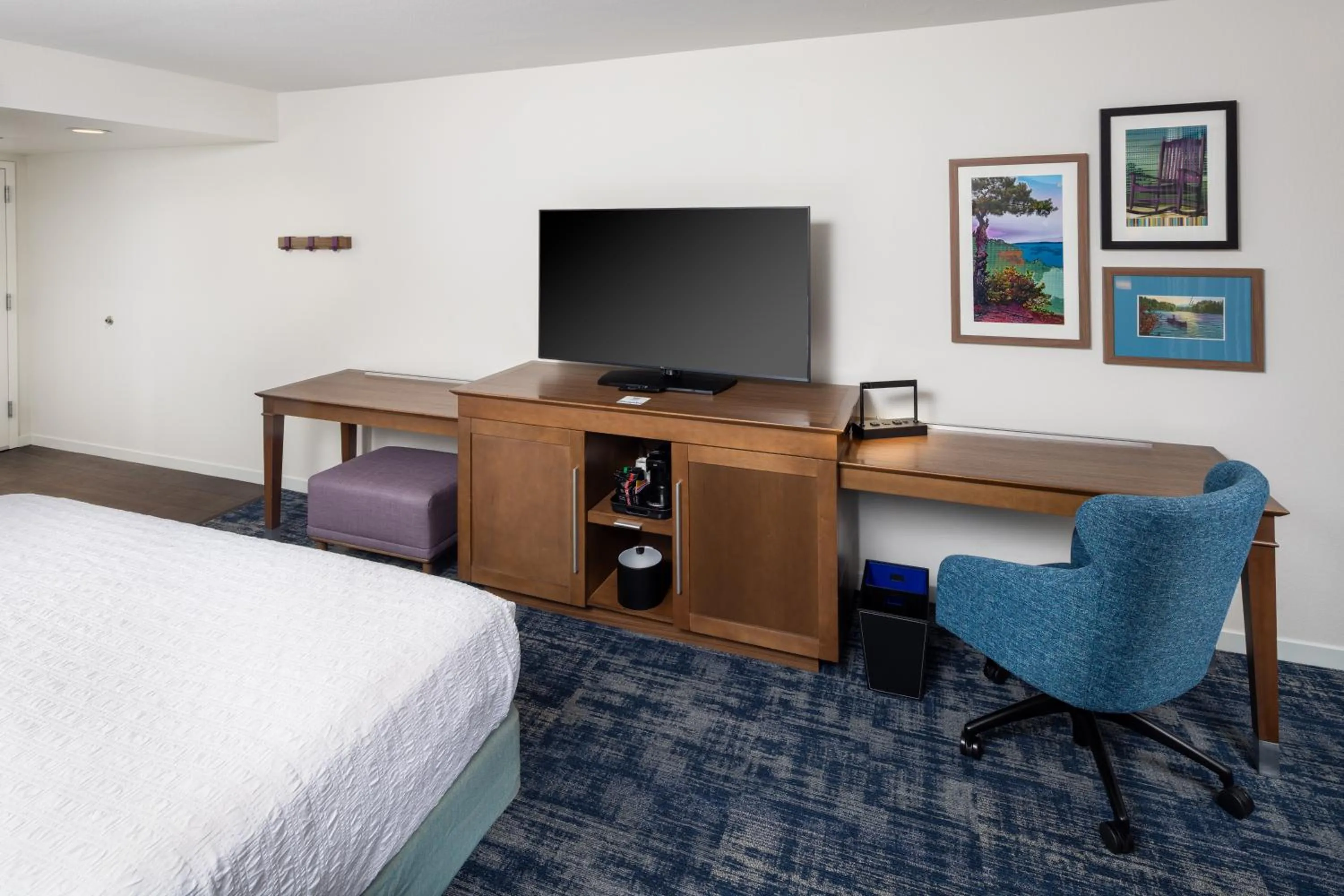 Bedroom, Bed in Hampton Inn and Suites Asheville Airport