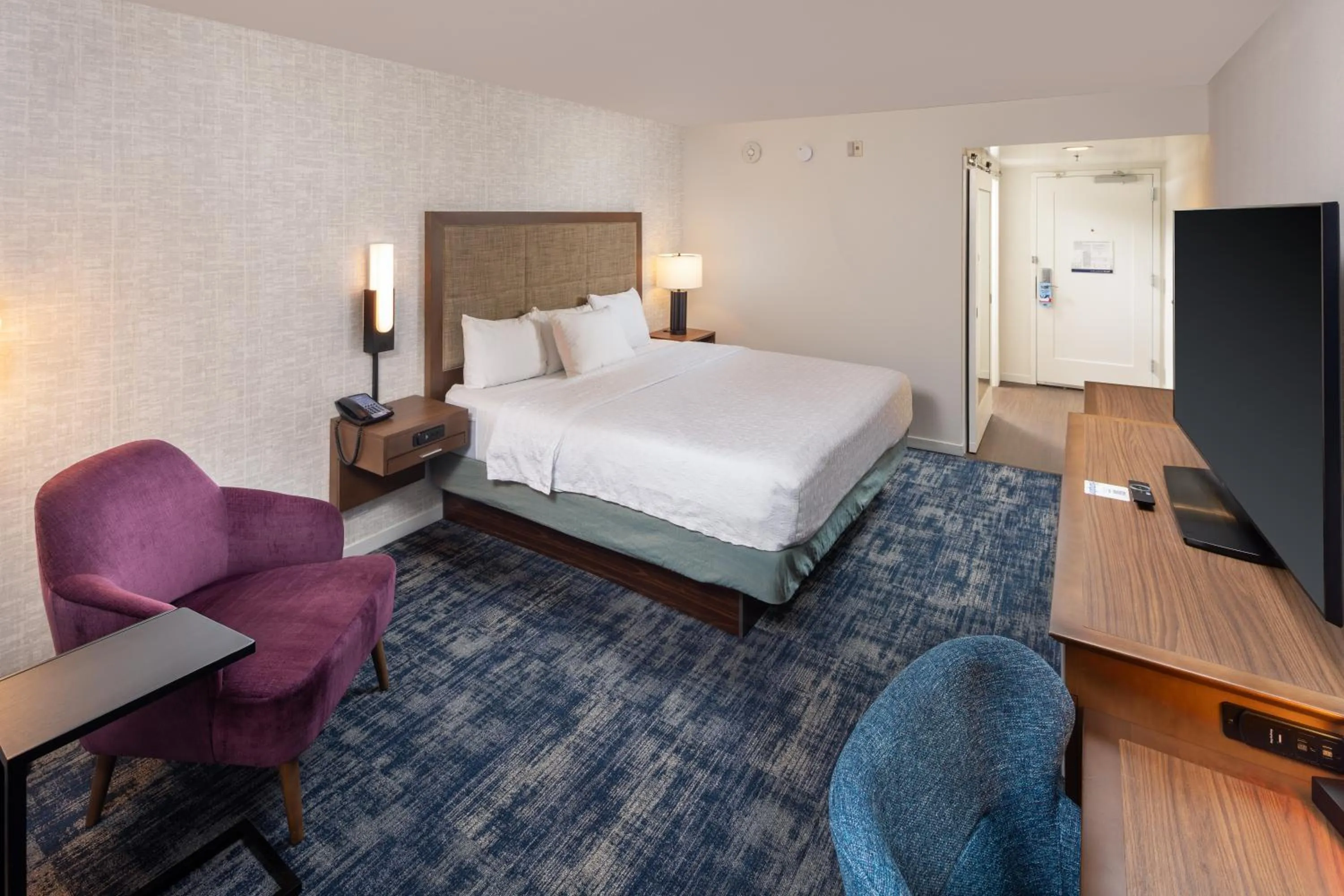 Bedroom, Bed in Hampton Inn and Suites Asheville Airport