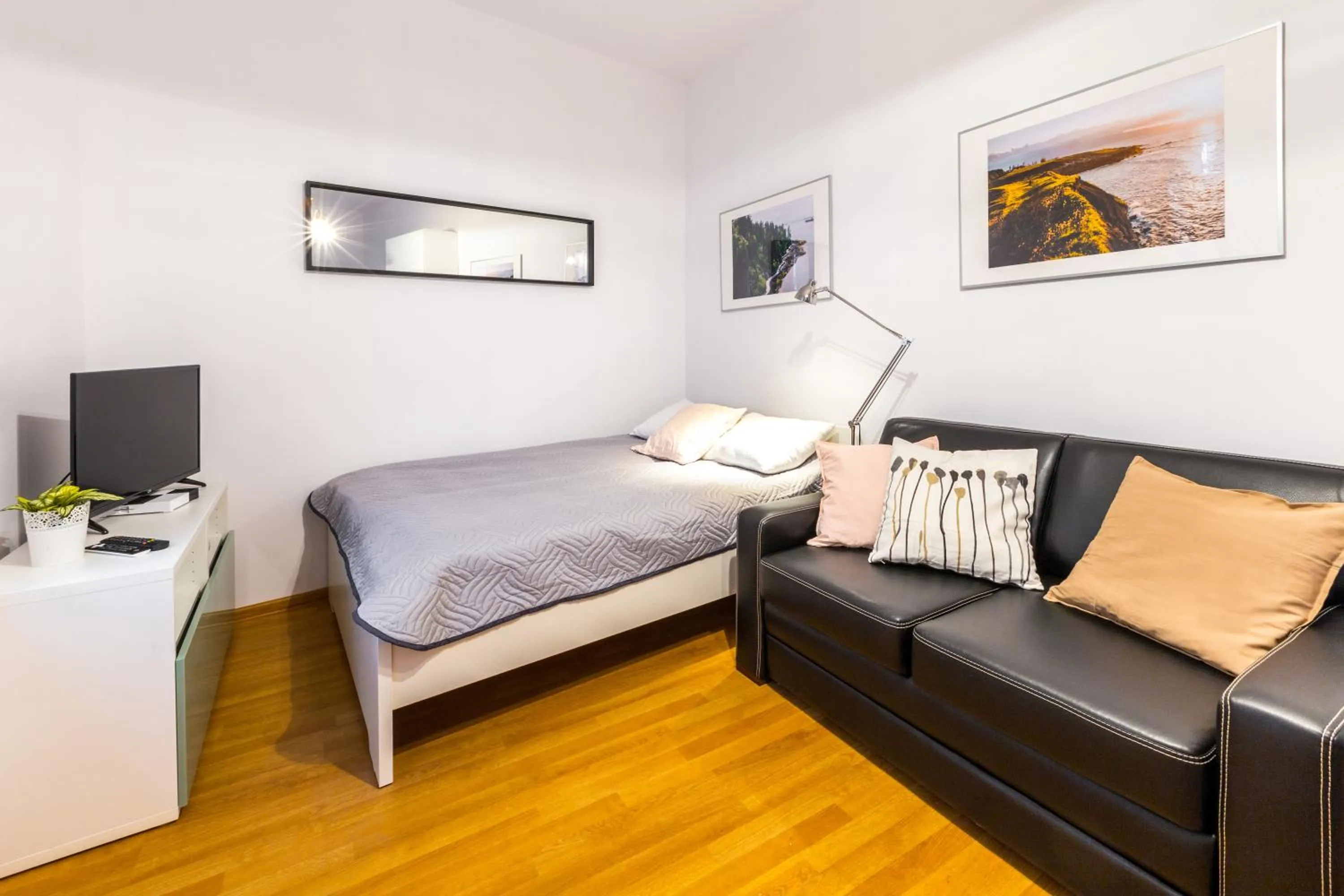 Photo of the whole room, Bed in Friendhouse Apartments Avenue