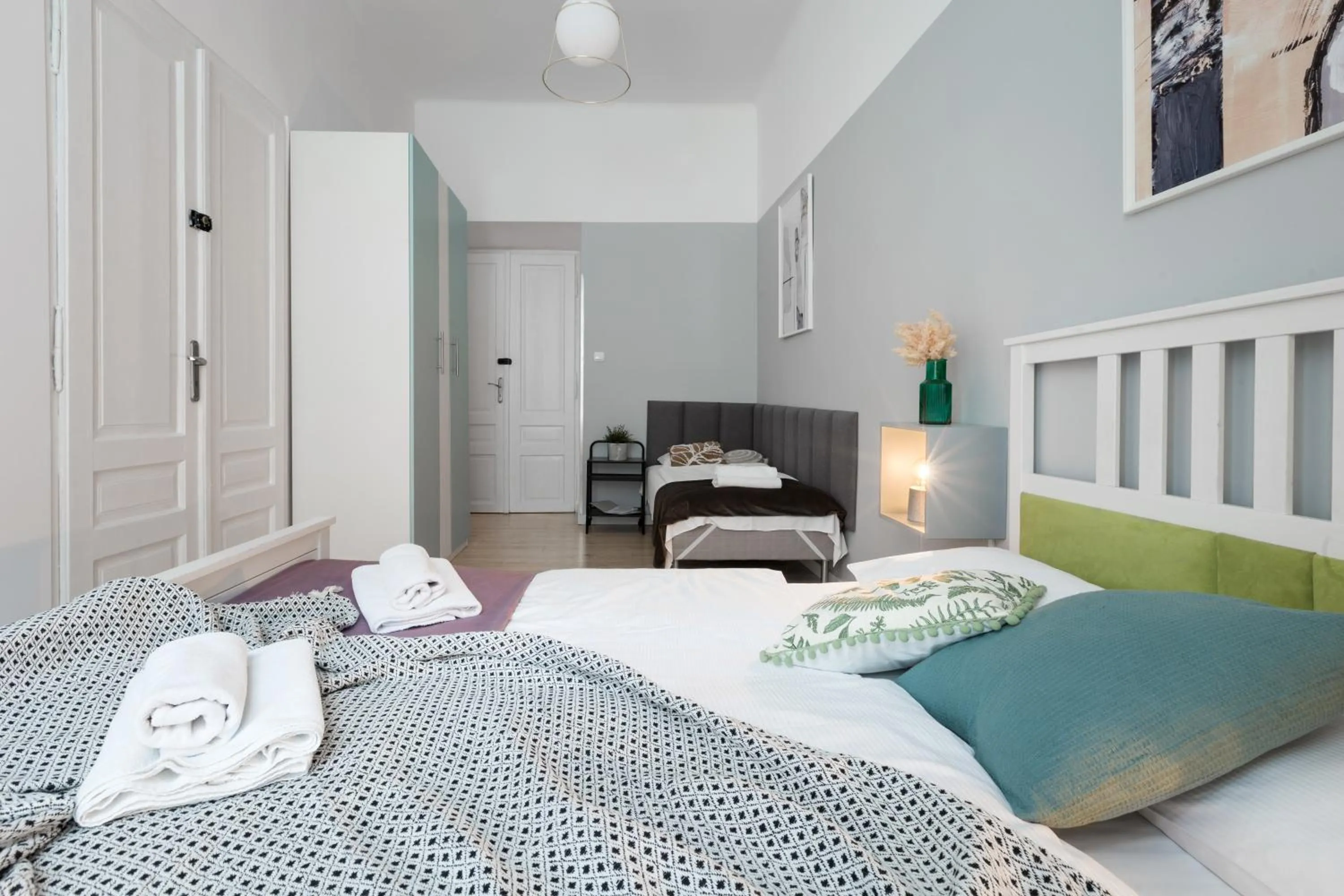 Bedroom, Bed in Friendhouse Apartments Avenue