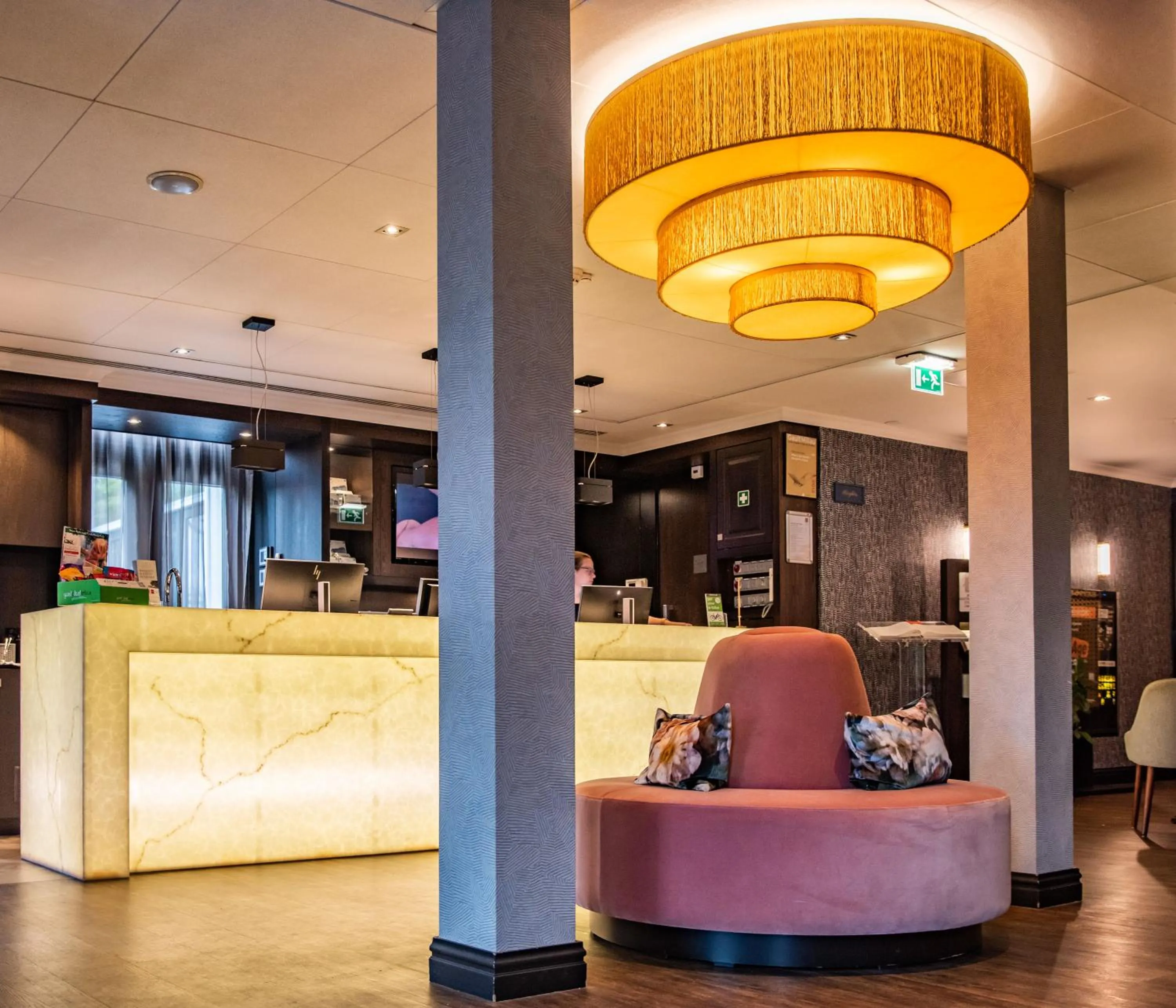 Lobby or reception in Hotel & Spa Savarin - Rijswijk, The Hague