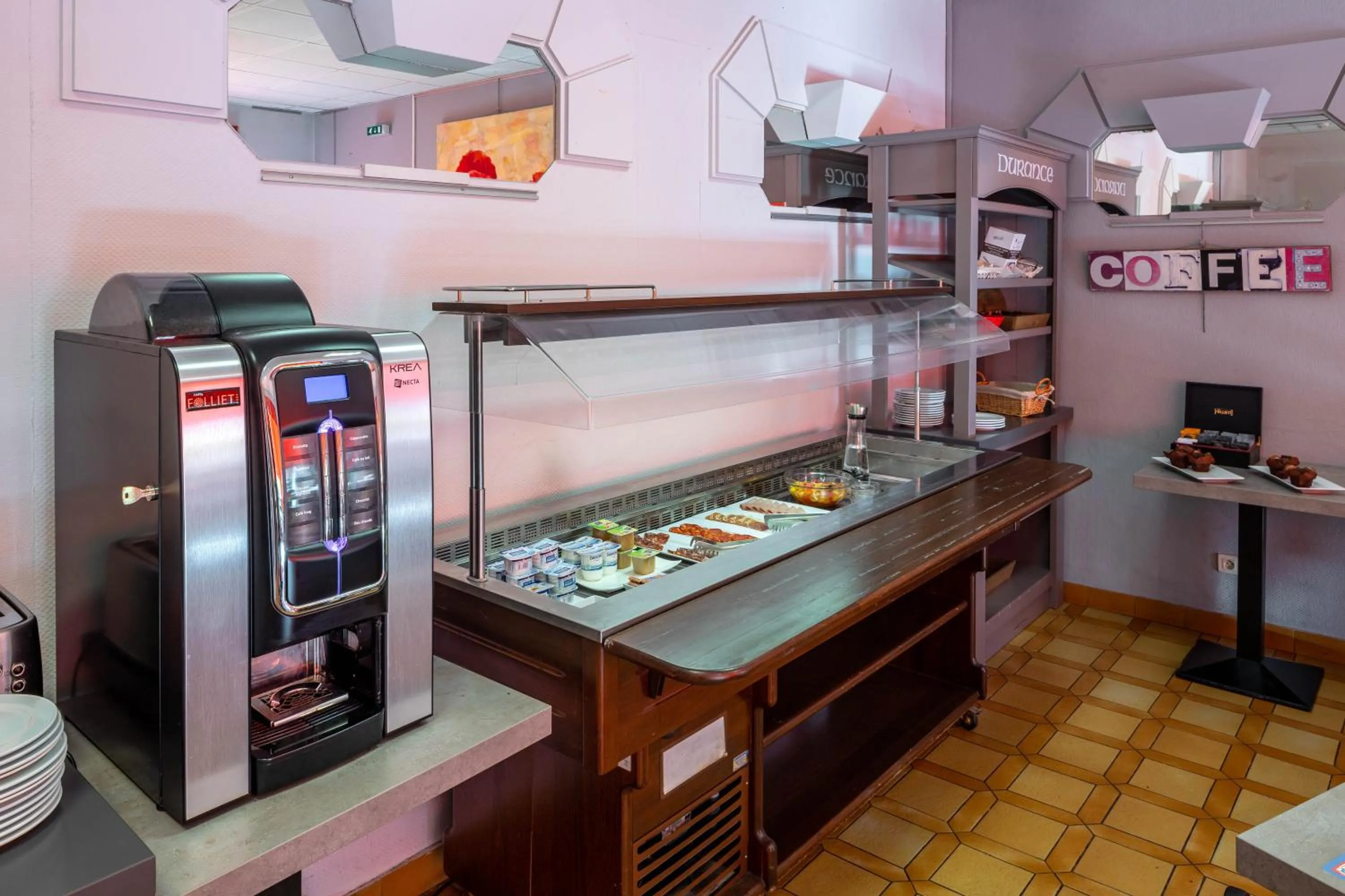 Food in Logis Hotel Noemys Brive - Restaurant Le Teinchurier