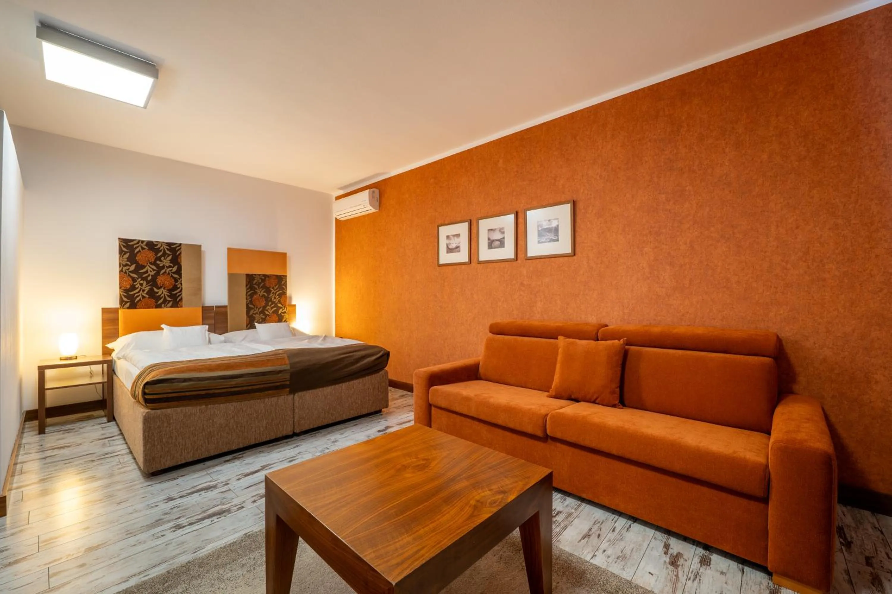 Bedroom, Bed in Hotel BELASSI