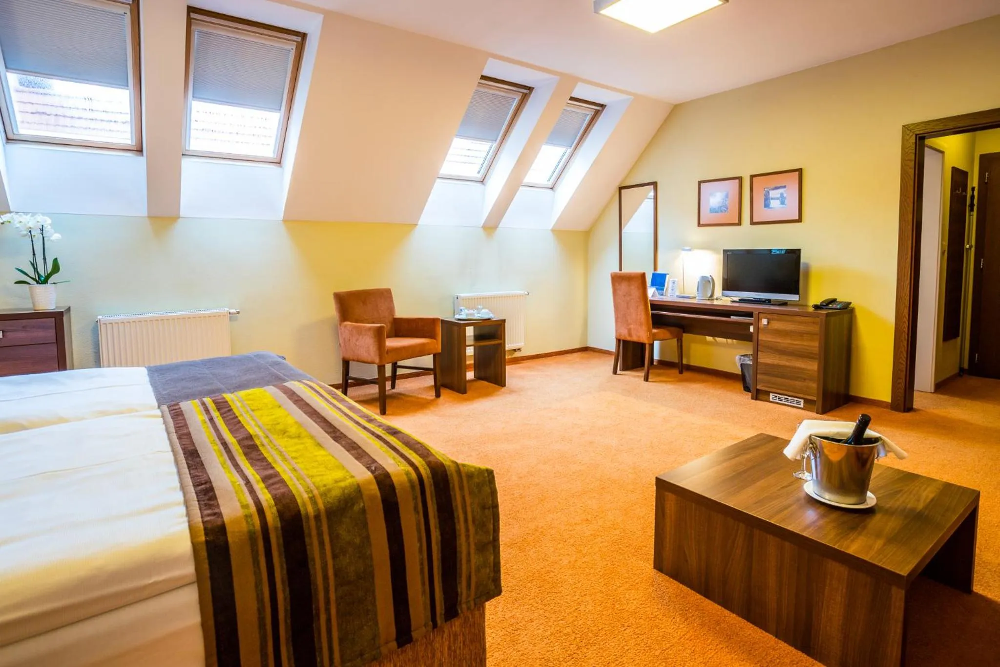 TV and multimedia, Bed in Hotel BELASSI